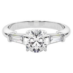 GIA-zertifizierter 2,22 Karat runder 
Baguette klassischer 3-Stein Diamantring