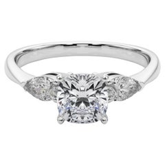 Anello con tre pietre di diamante a cuscino est-ovest certificato GIA da 1,21 carati