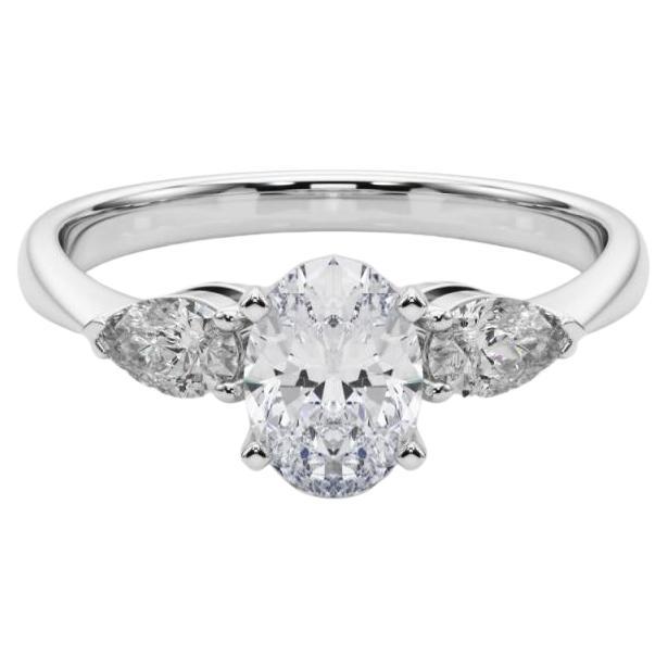 GIA-zertifizierter 1.5 Karat ovaler Ost-West-Diamantring mit drei Steinen