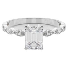 Anillo de diamantes de platino solitario con banda de diamantes esmeralda de 0.97 quilates certificado por el GIA