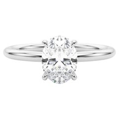GIA Certified 0.8 Carat Hidden Halo Oval Bague en diamant