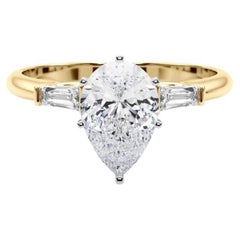 GIA 1,5ct Pear Three-Stone Tapered Baguette 18K Yellow Gold Diamond Ring (bague à diamants en or jaune)