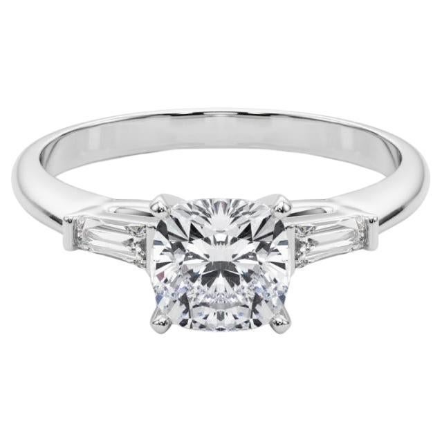 GIA 1.18ct Cushion Three-Stone Tapered Baguette  Bague en diamant