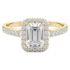 Bague en or jaune 18 carats certifiée GIA et ornée d
un halo d
émeraudes de 0,8 carat