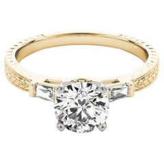 GIA Anello con diamante rotondo inciso a tre pietre Baguette in oro giallo 18 carati da 2,81 carati