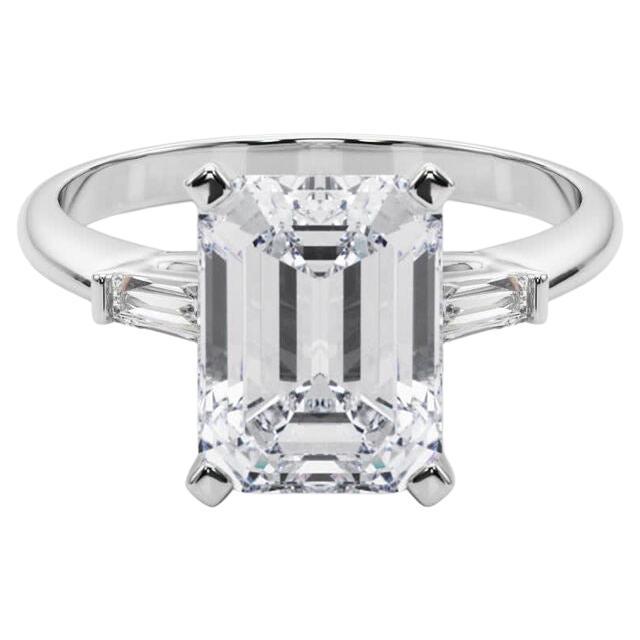 GIA 3.01ct Smeraldo a tre pietre Baguette affusolata Anello con diamanti in oro bianco 18 carati