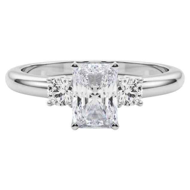 GIA 1,7ct Radiant 3-Stone Past, Present
Future Anello di diamanti in oro bianco 18K