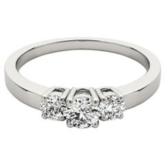 Anello con diamante brillante rotondo certificato GIA da 2.2 carati e tre pietre