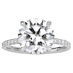 Anillo de compromiso de diamantes redondos talla brillante de 4.67 ct