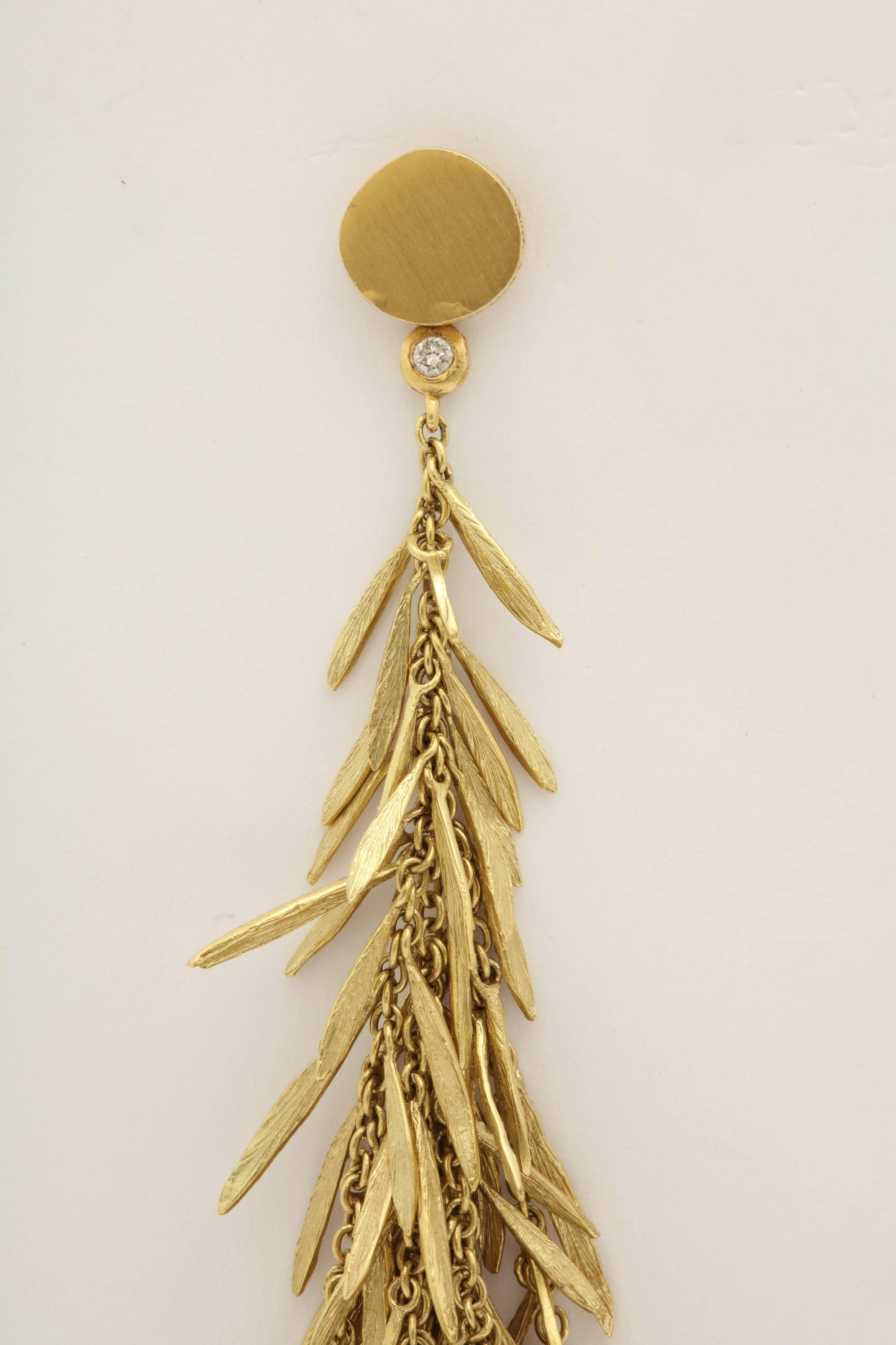 H. Stern Flexible Fringe Style Diamond Yellow Gold Chain Feather Earrings In Excellent Condition In New York, NY