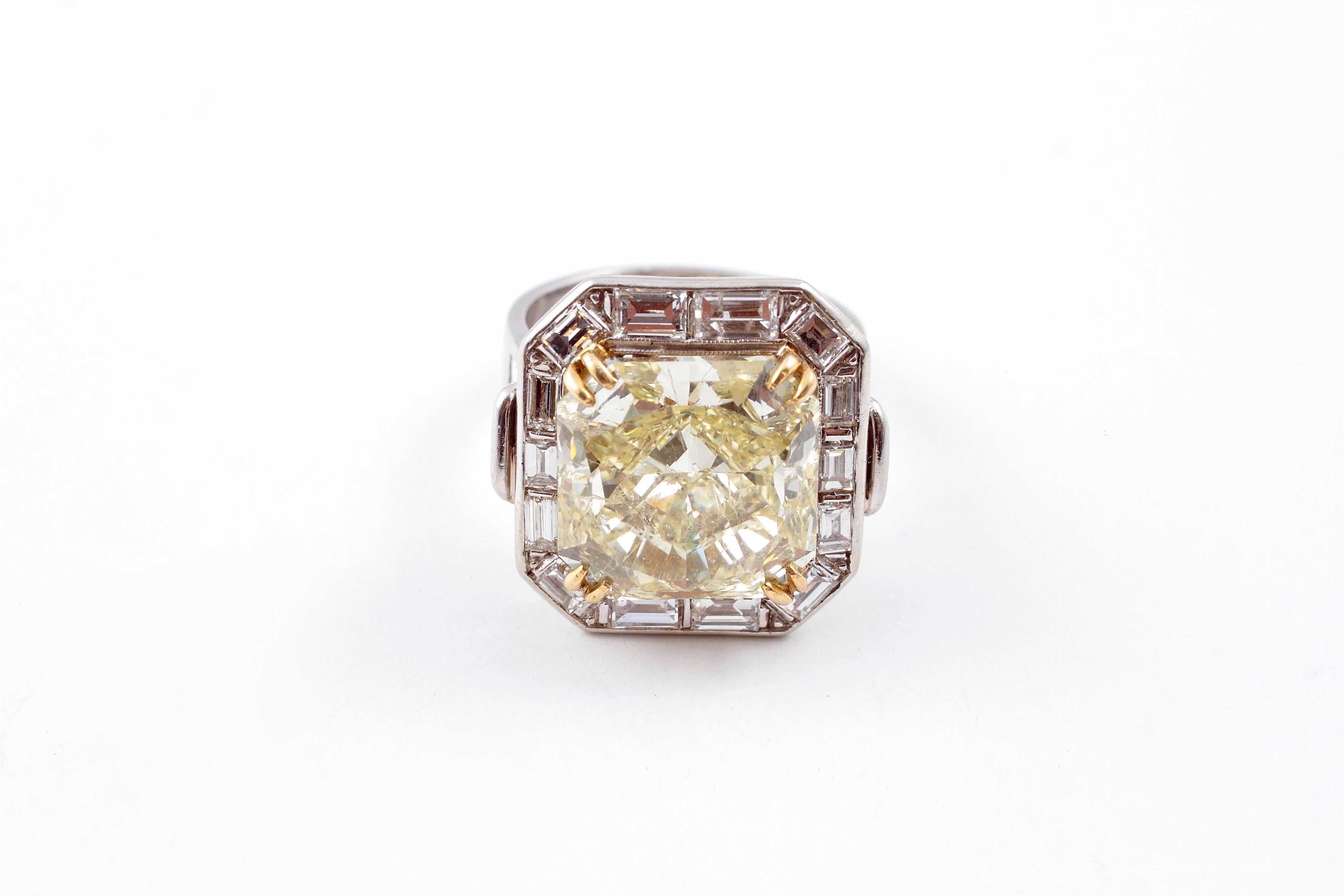 Gia Graded 10.26 Carat Fancy Yellow Diamond Platinum Ring In Excellent Condition In Dallas, TX