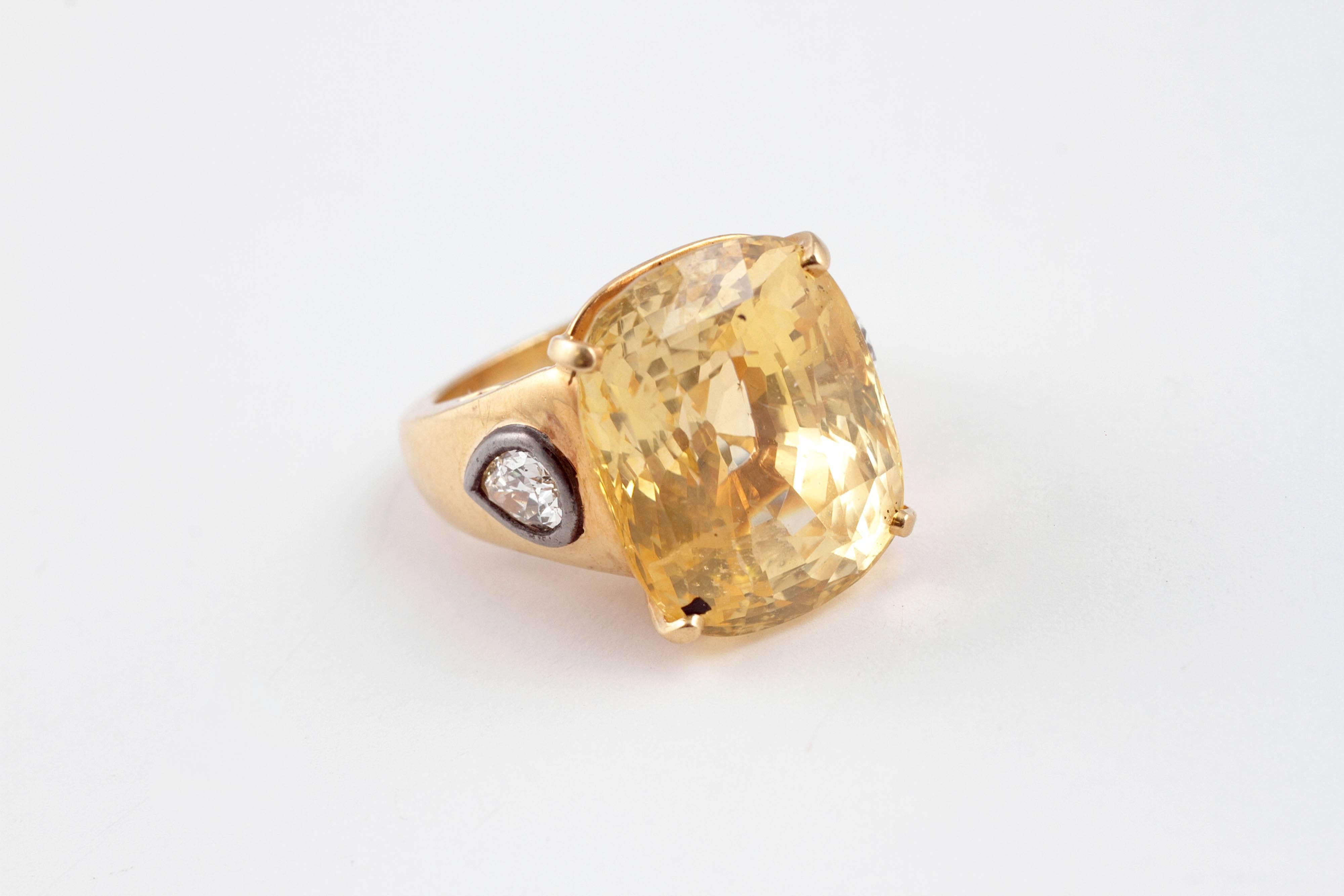 9.00 Carat Yellow Sapphire Diamond Yellow Gold Ring 4
