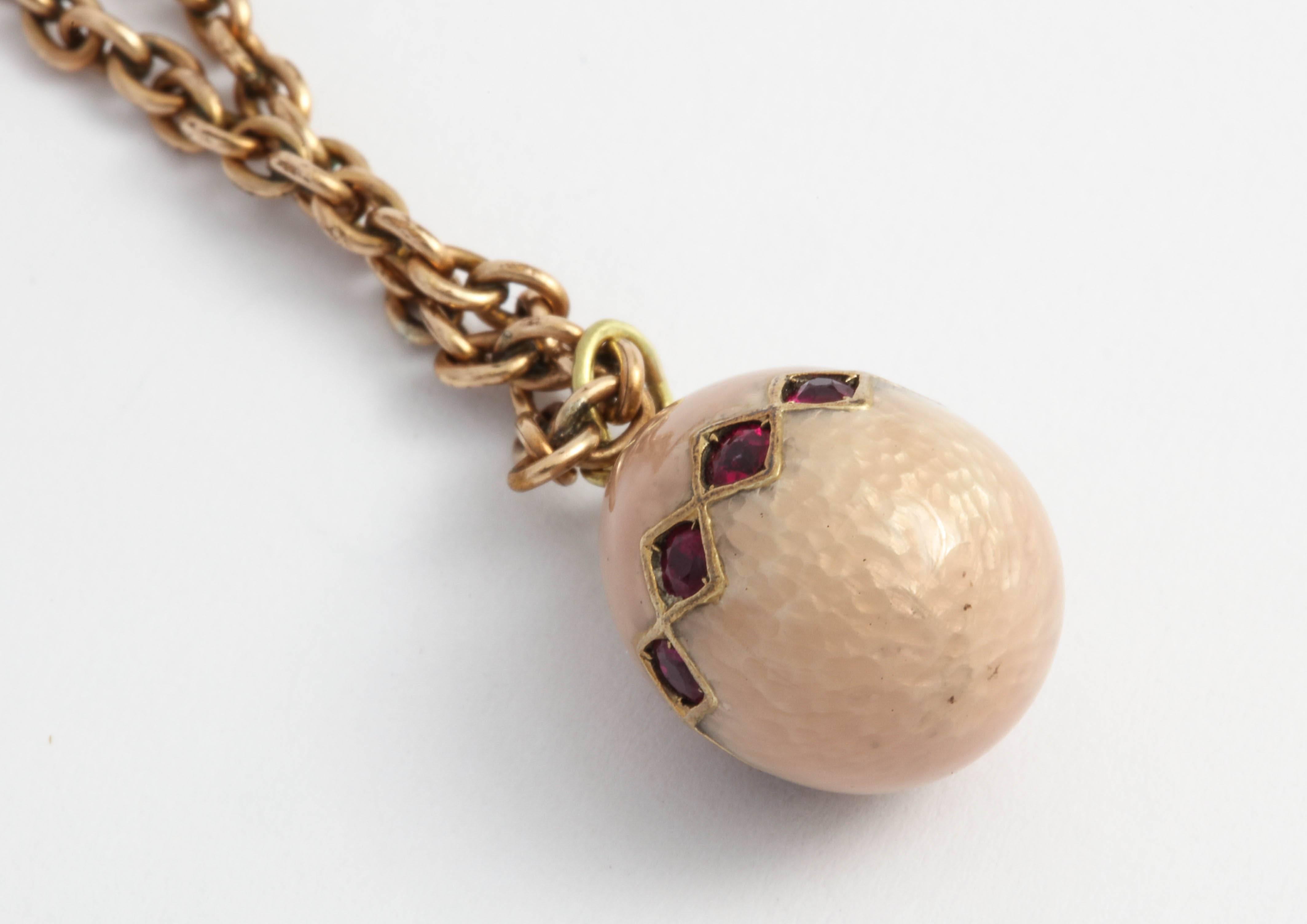 Russian Imperial-era Enameled and Ruby Egg Pendant, circa 1900 In Good Condition In St. Catharines, ON