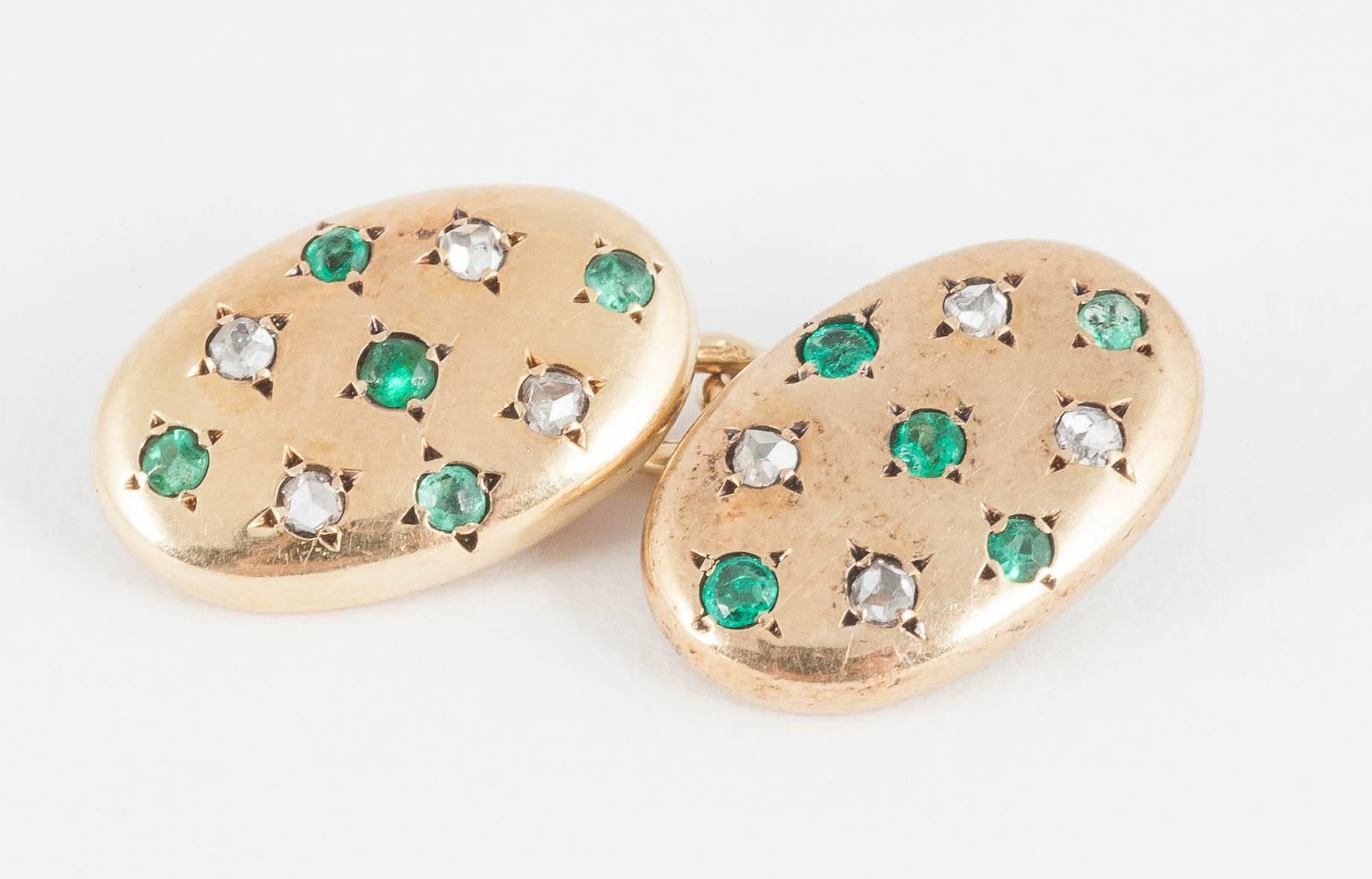 Cufflinks set Emeralds and Diamonds in Rose Gold, French,  circa 1900 In Excellent Condition For Sale In London, GB