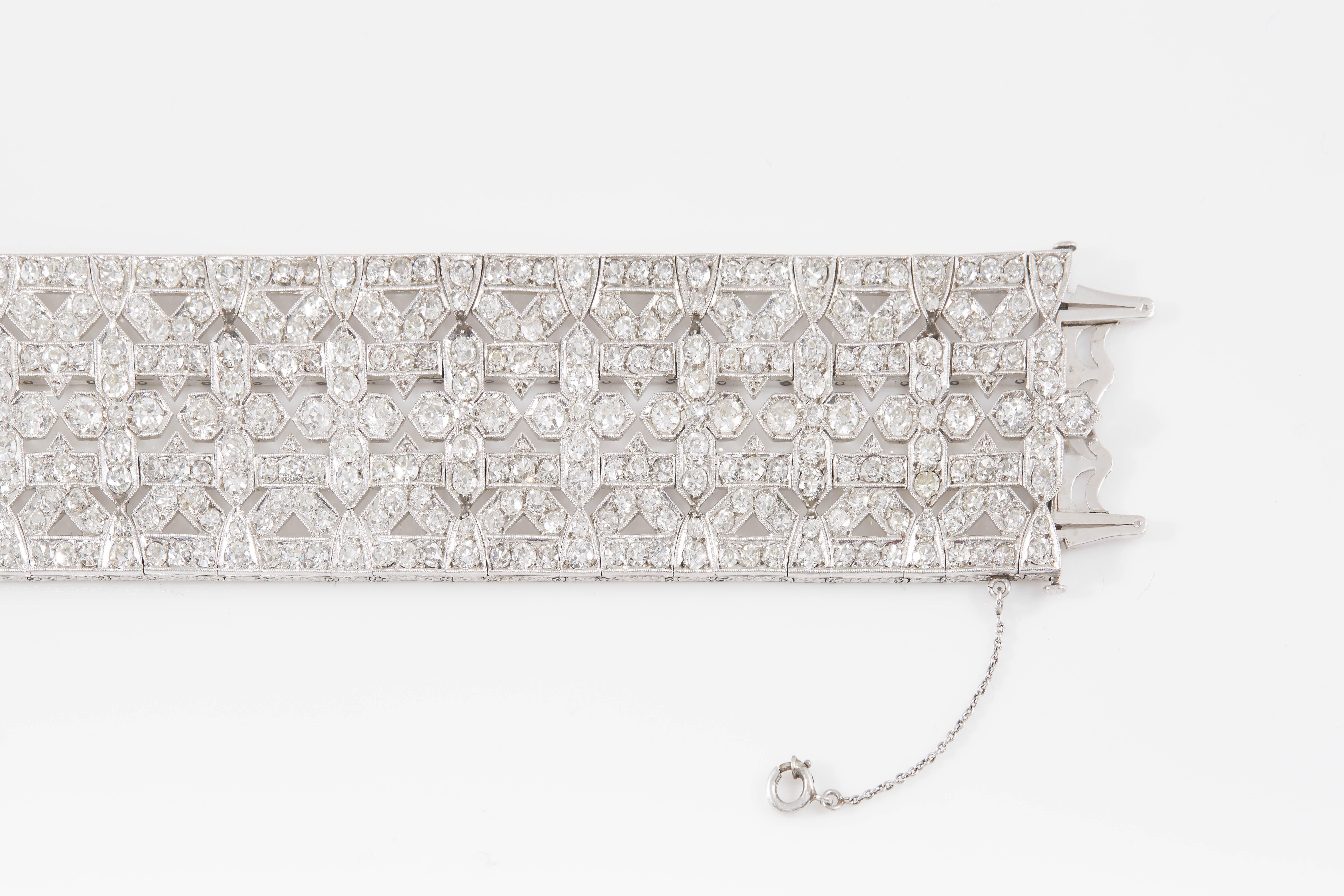 37.00 Carat Art Deco Diamond Platinum Bracelet In Excellent Condition In New York, NY