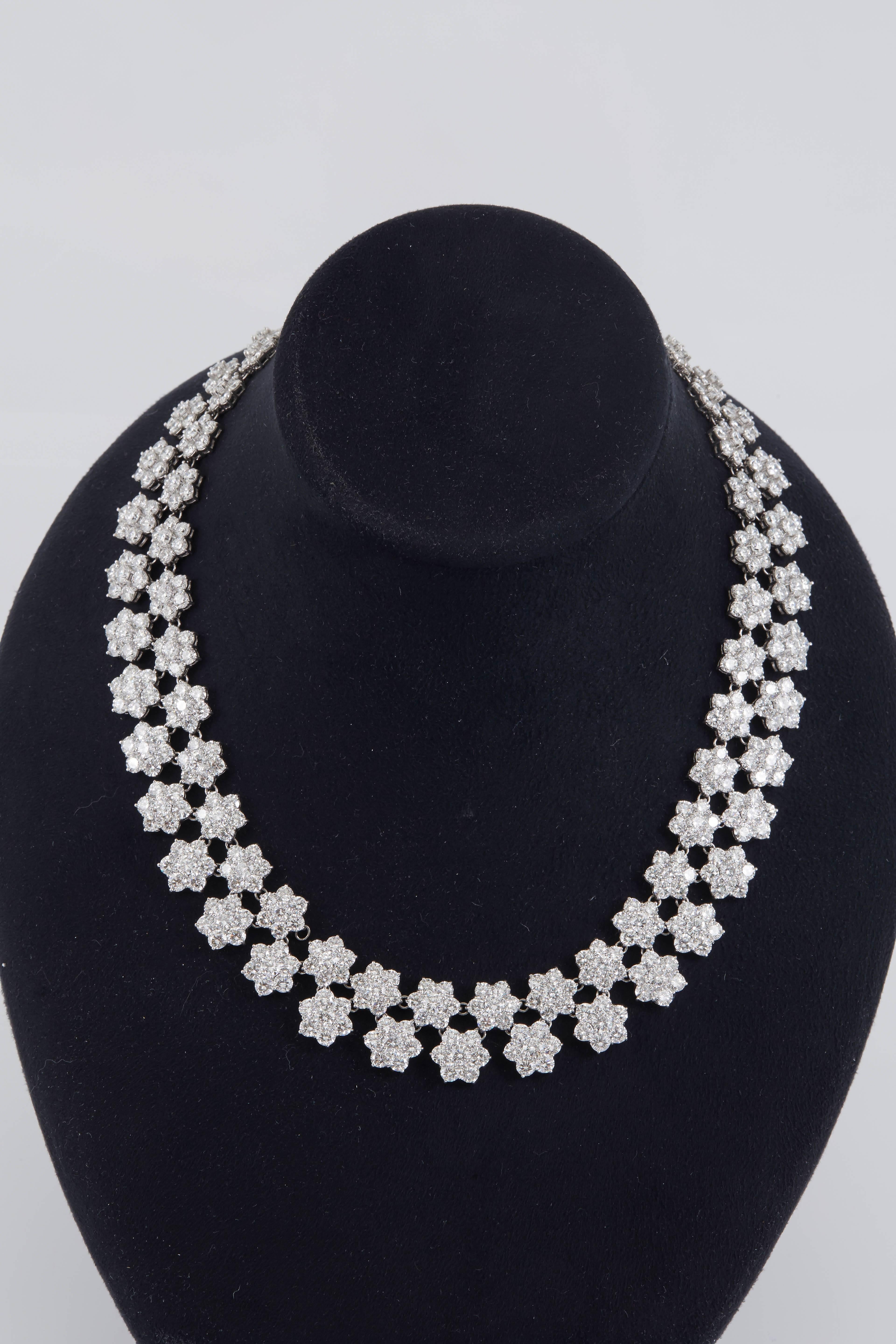 Gorgeous Diamond Platinum Cluster Flower Necklace In Excellent Condition For Sale In New York, NY