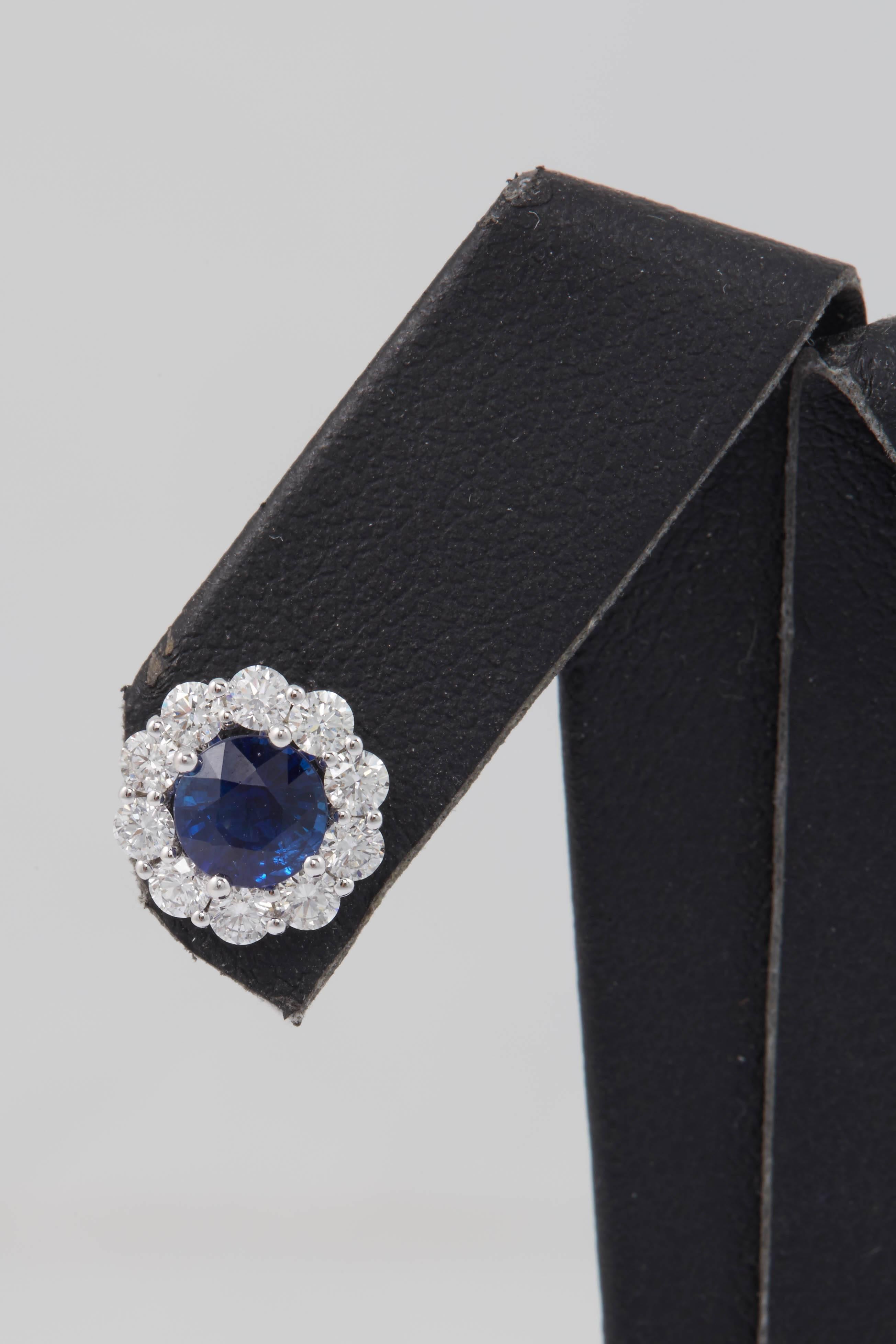 Sapphire and Diamond Studs Earrings 1.00 Carat In New Condition In New York, NY