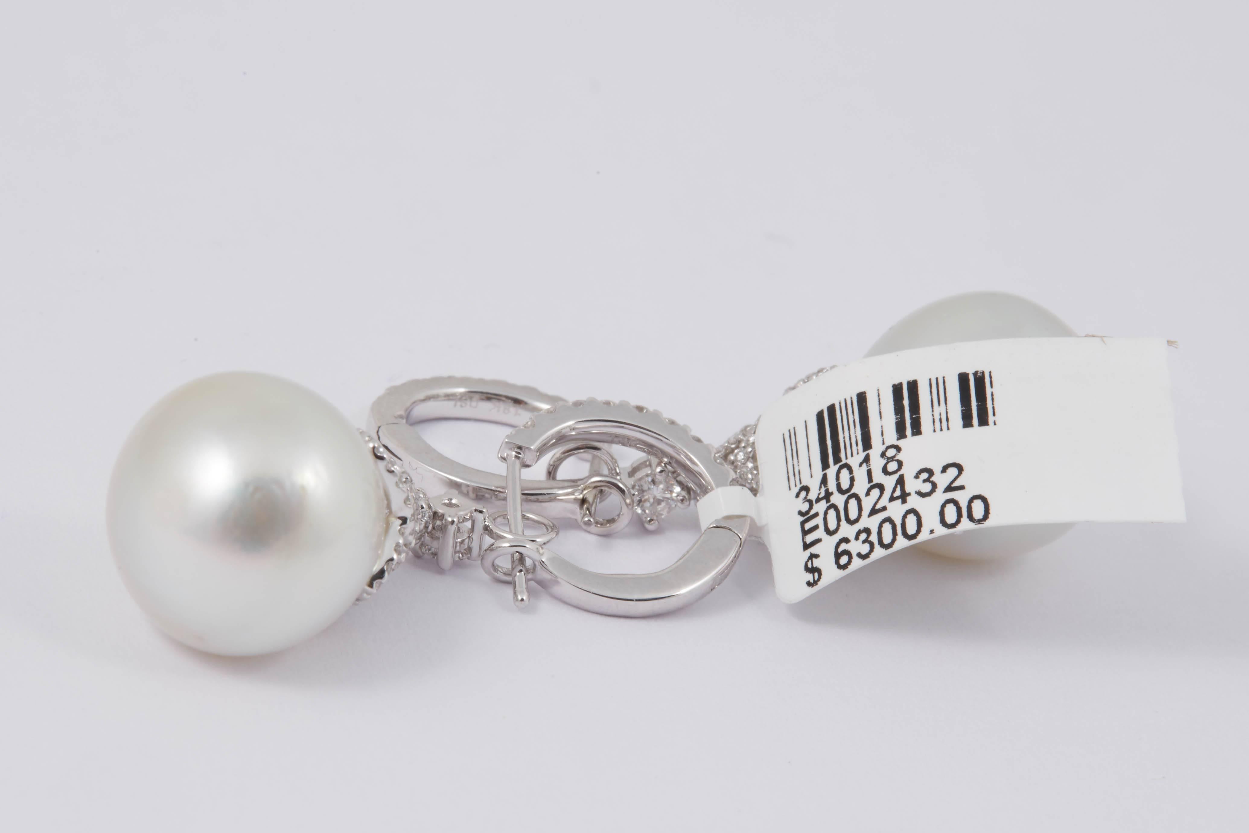 18K White Gold 4.2 g.
South Sea Pearls 13-14 mm each
0.95 Diamonds 1.5 