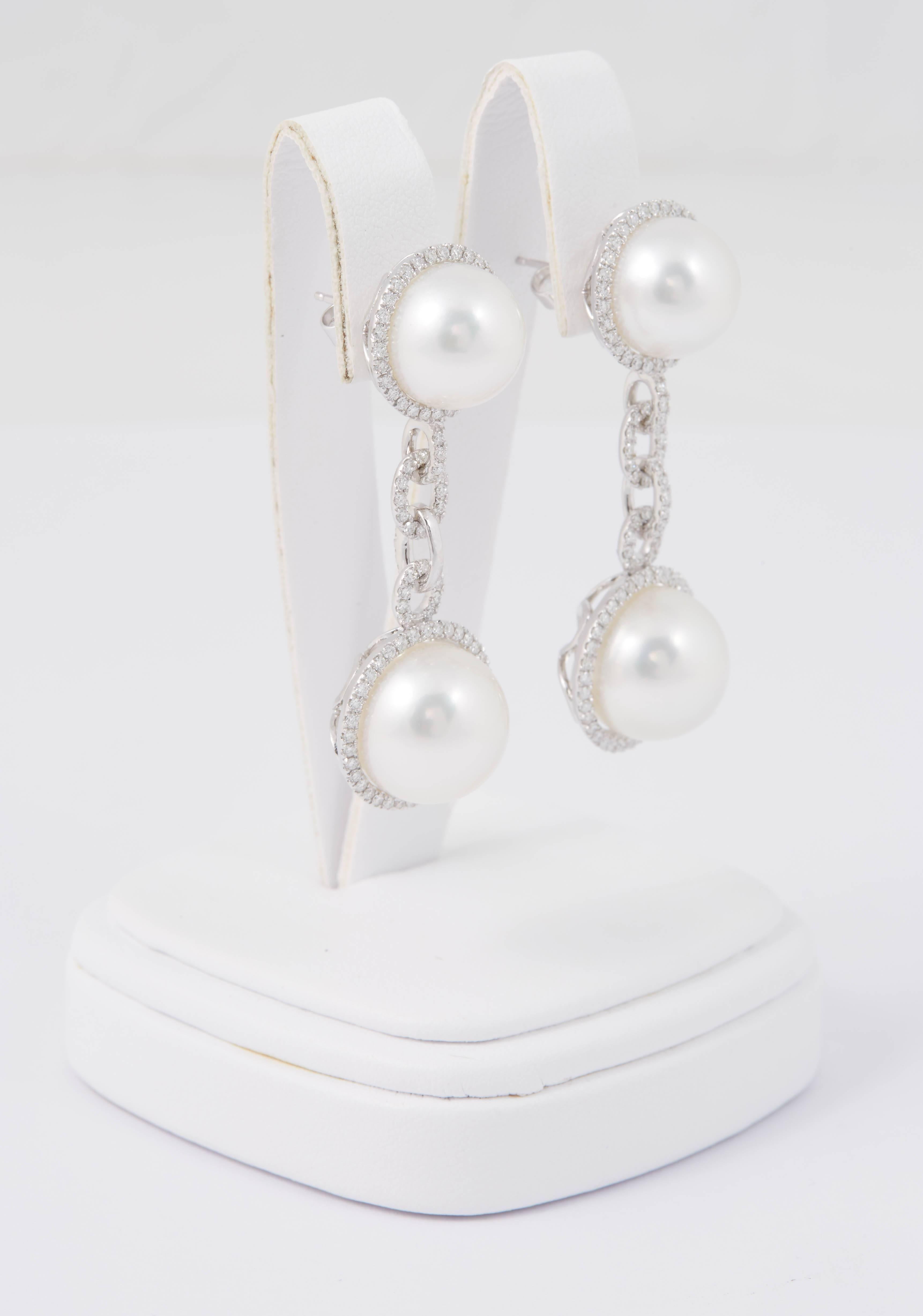 Contemporain Pendants d'oreilles à maillons en perles des mers du Sud et diamants en vente