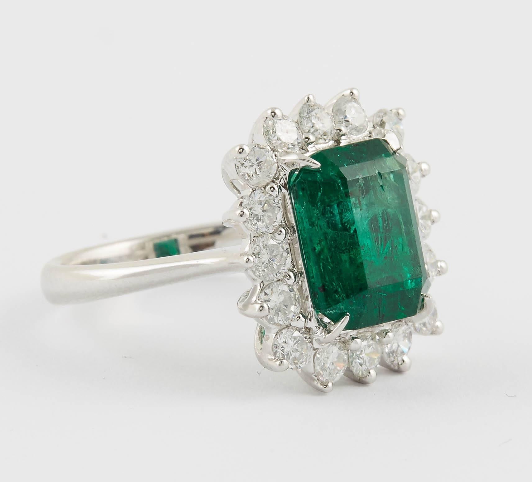 Green Emerald and Diamond Cocktail Ring In New Condition In New York, NY