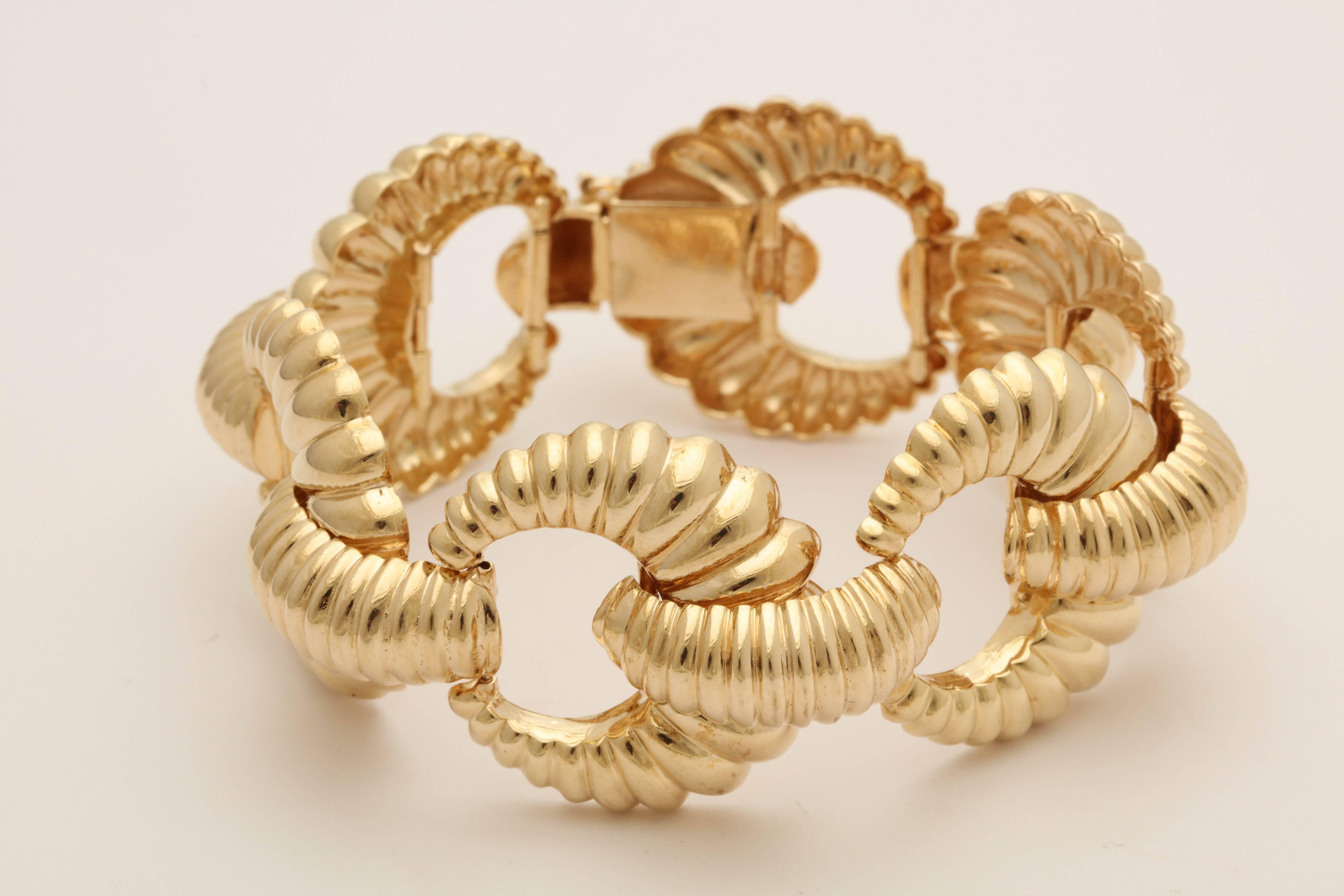 One Ladies 14kt Gold Open Link Bracelet Featuring A Unique Textured Shrimp Design Pattern And Ridged Gold Craftmanship. Bracelet Is Created With Numerous Gold Hinges To allow for Maximum Flexiblity.Made In The 1940's In The United states.Bracelet