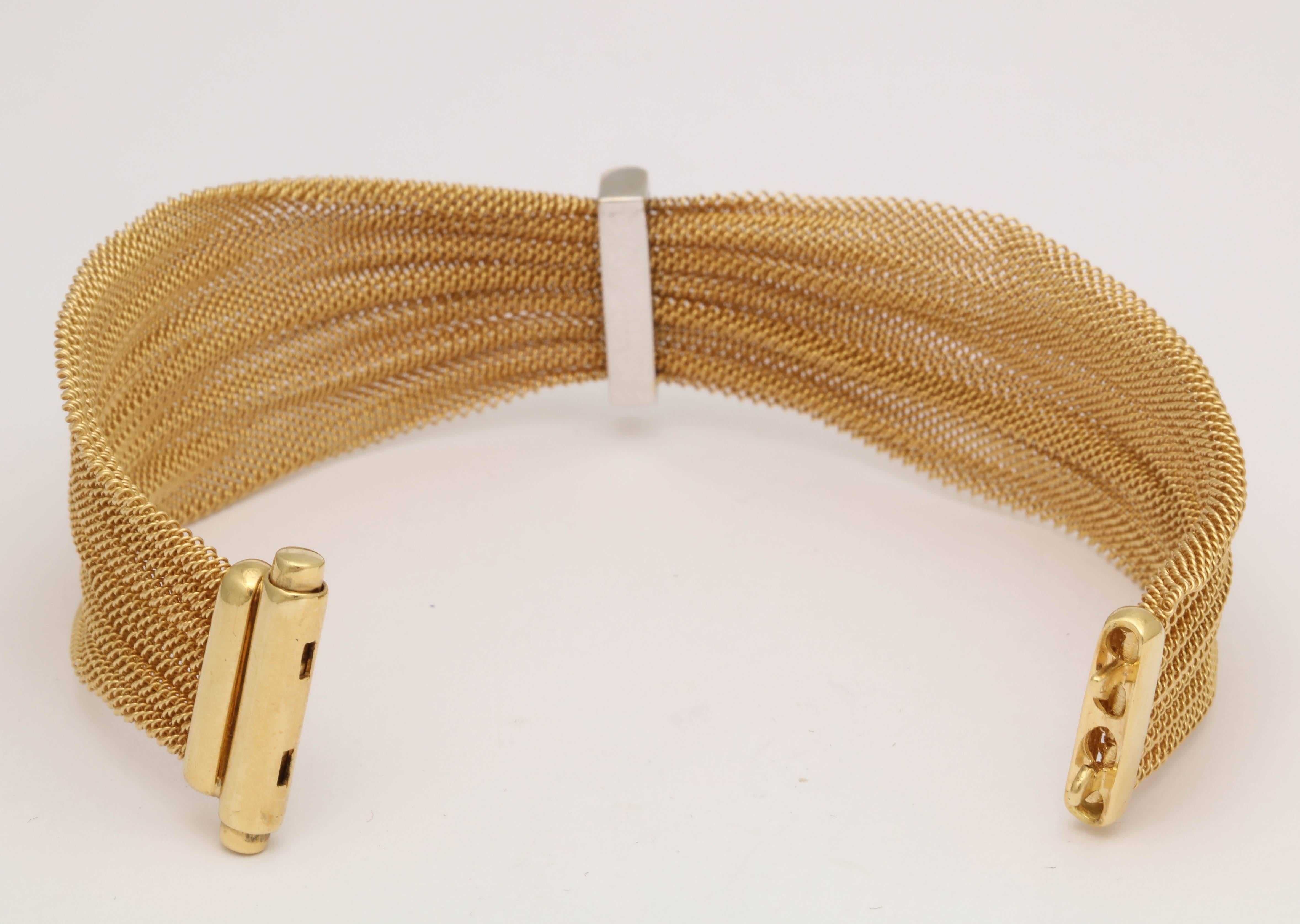 1960s Ribbon Design Flexible Woven Mesh Diamond and Gold Bracelet 4