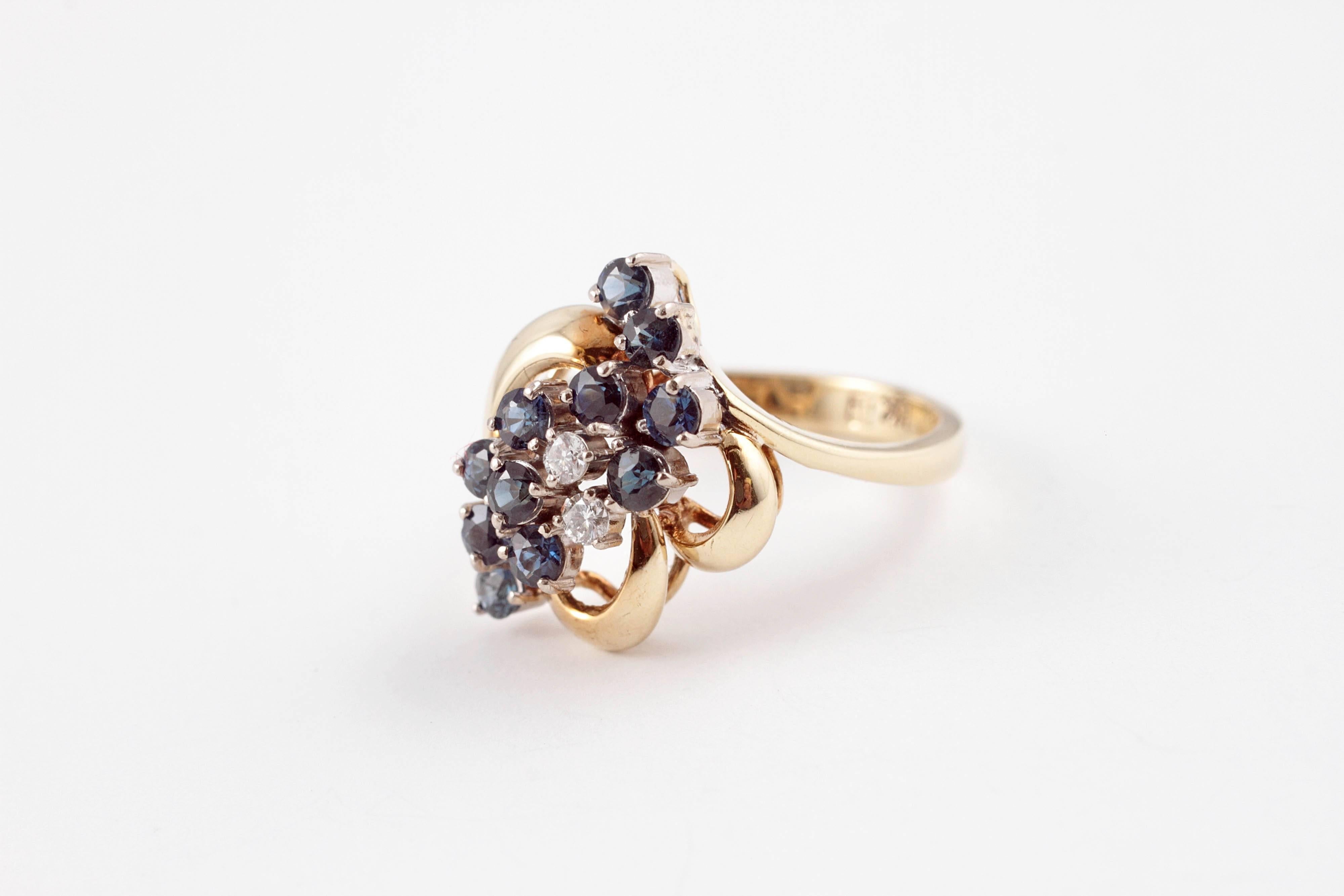 Women's Blue Sapphire Diamond Yellow Gold Ring For Sale