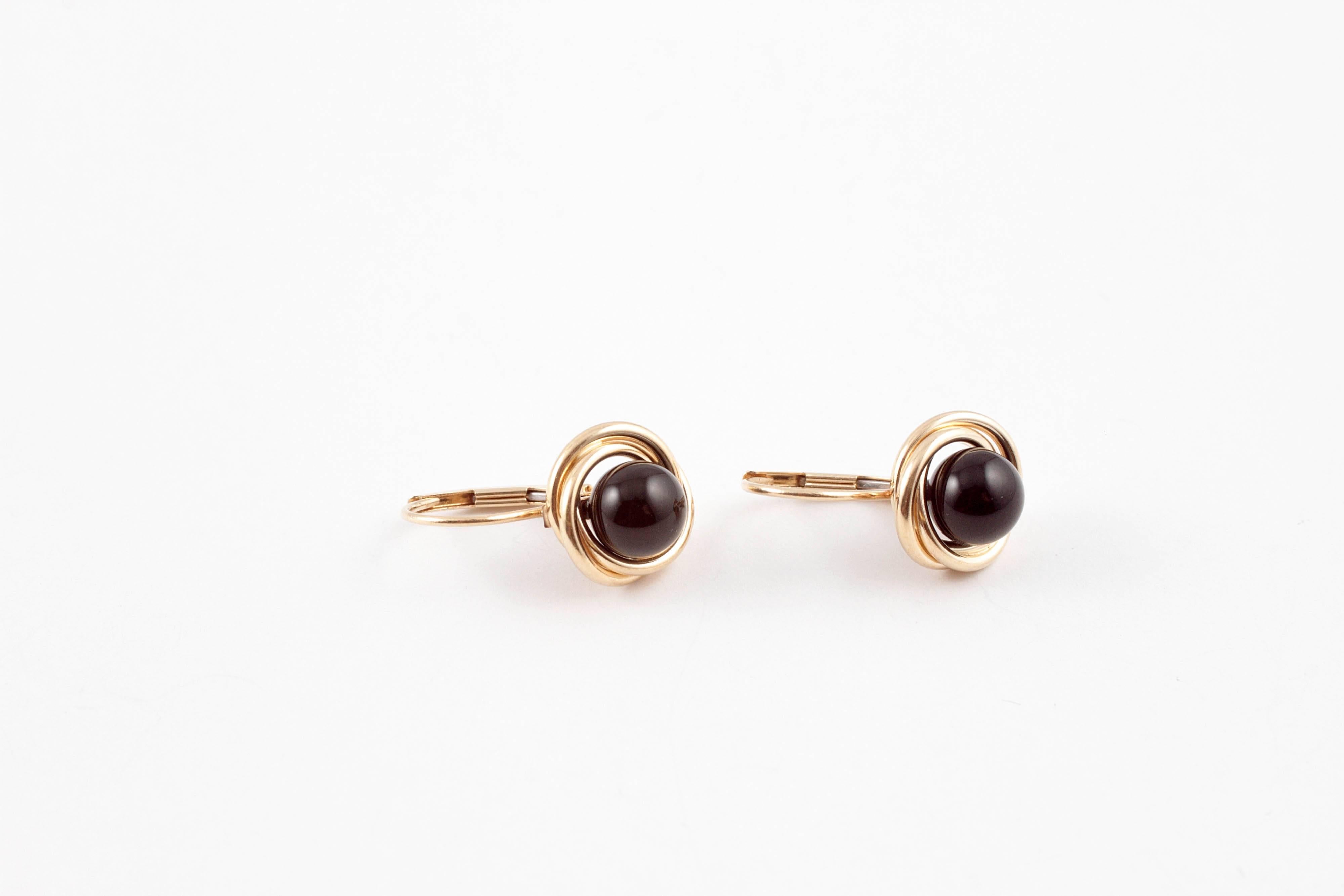 Black Onyx Yellow Gold Leverback Earrings In Excellent Condition In Dallas, TX