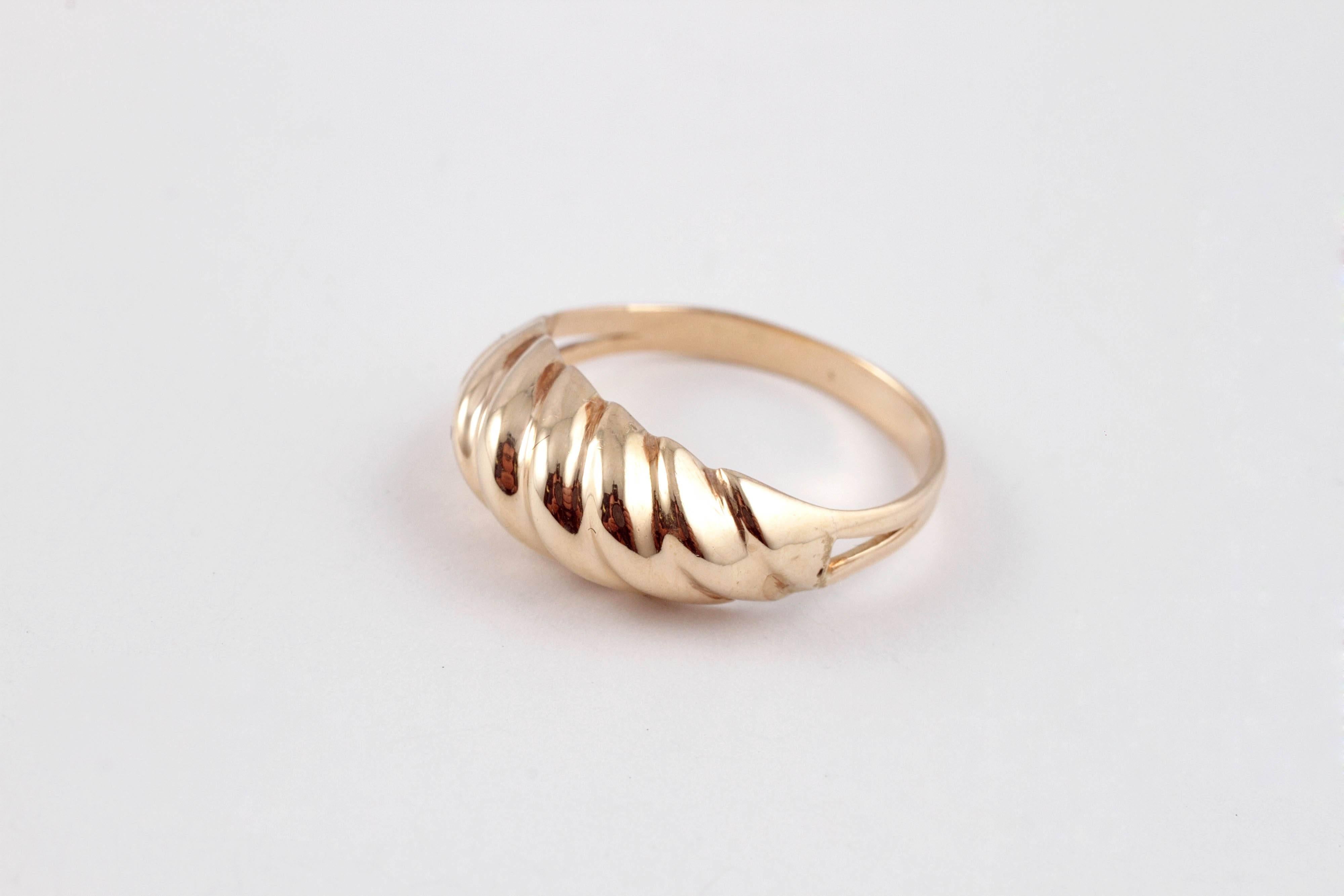 Fun for every day wearing!  Size 5.25, in 10 karat yellow gold.