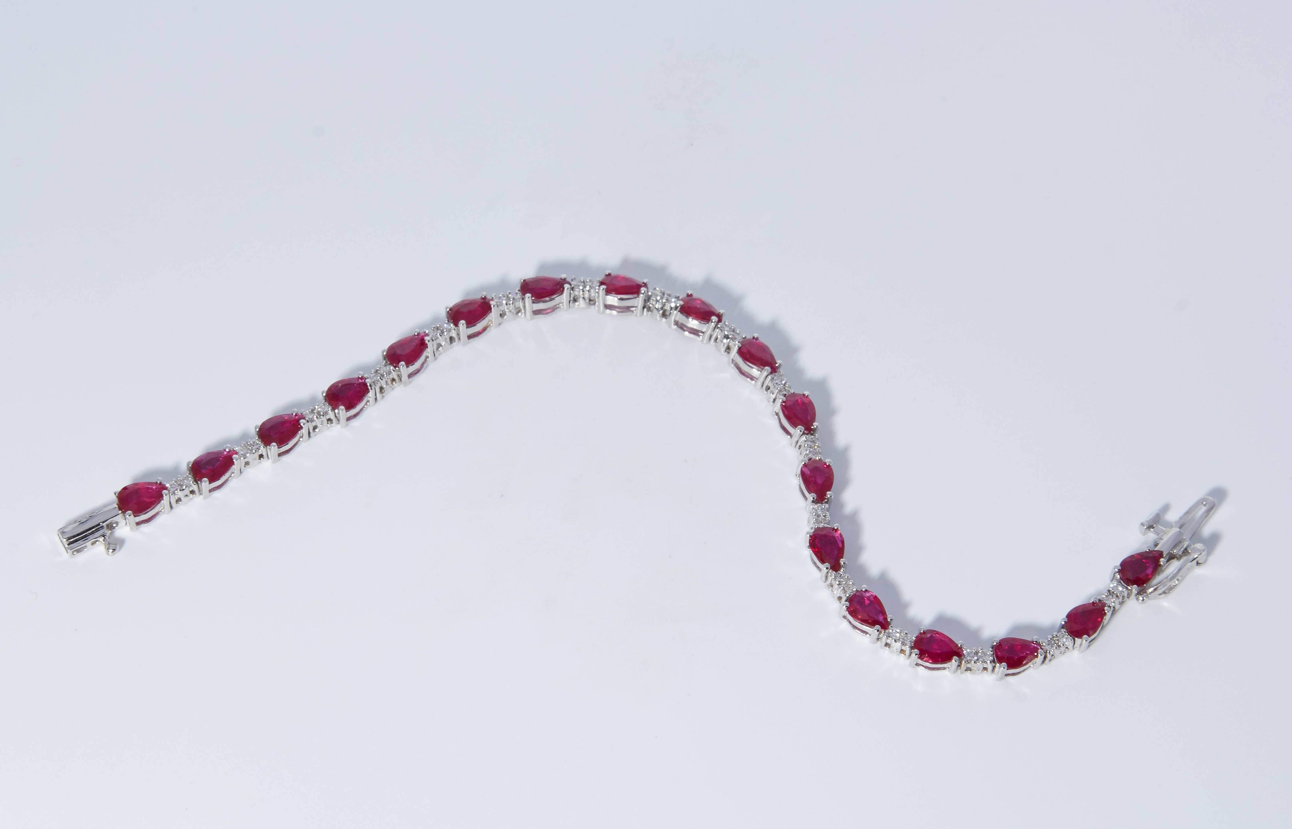 pear shaped diamond tennis bracelet