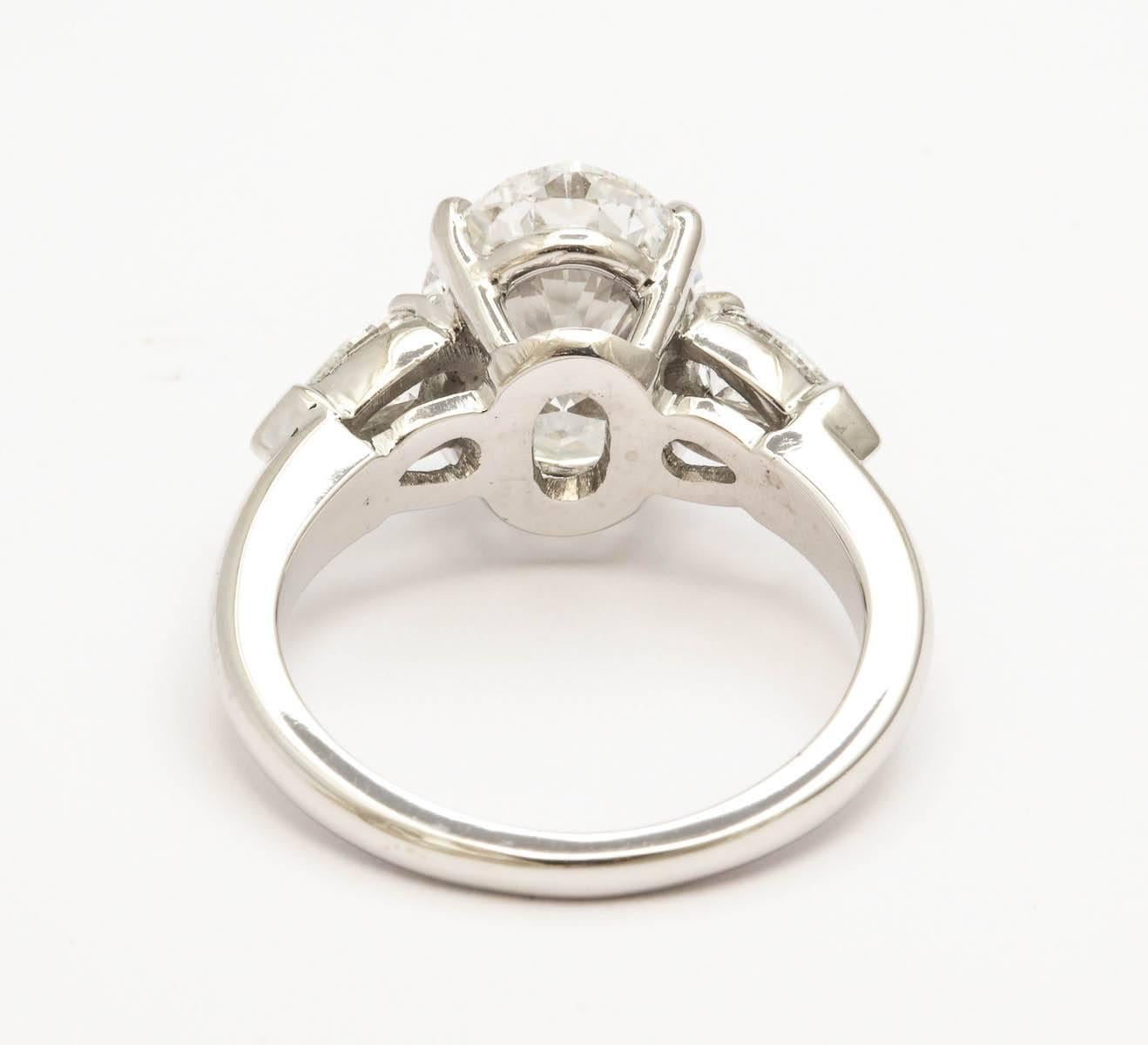 Contemporary Platinum Oval Diamond Ring 3.25 Carat 