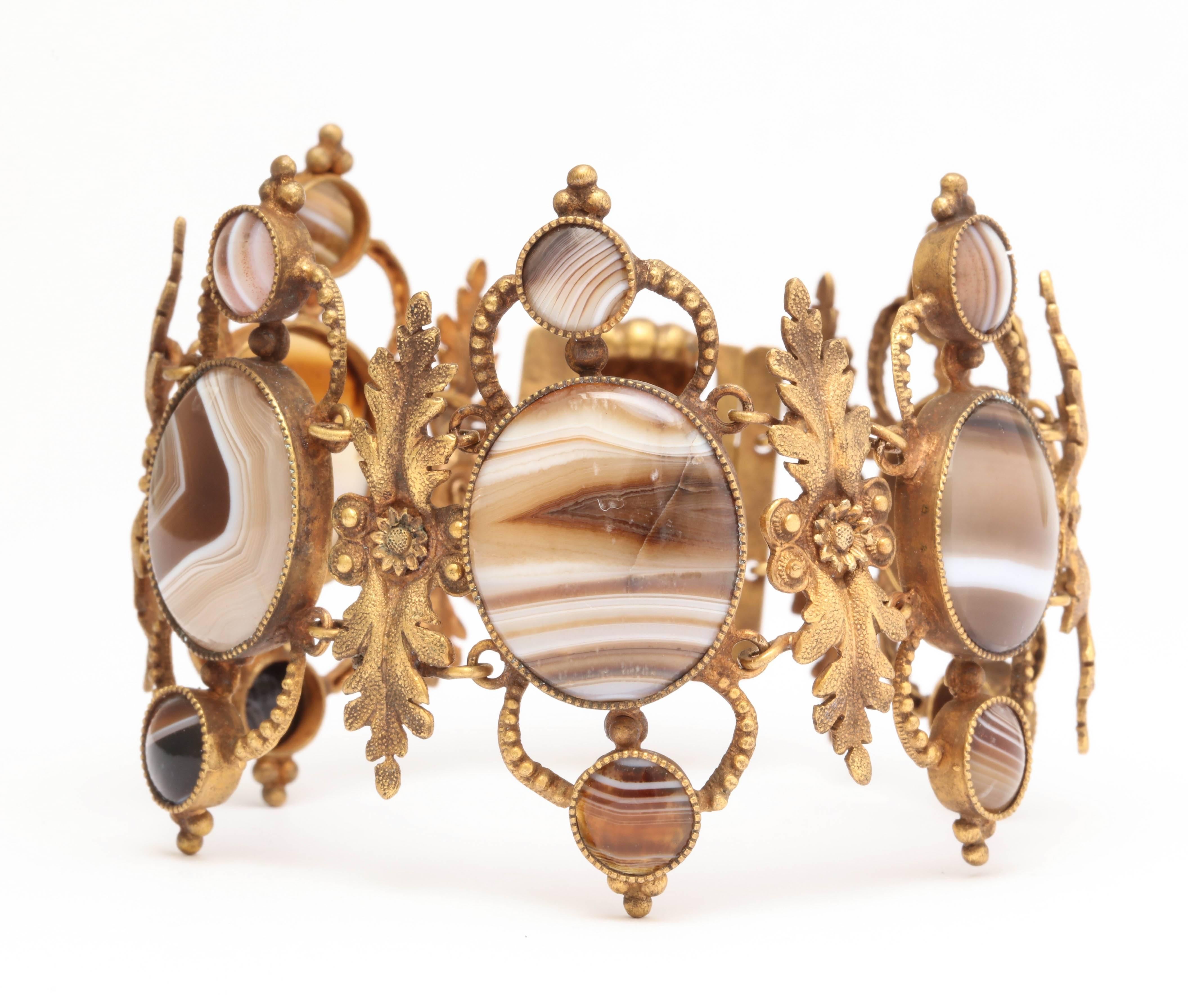 Lovely Agate and Pinchbeck Bracelet In Excellent Condition For Sale In New York, NY