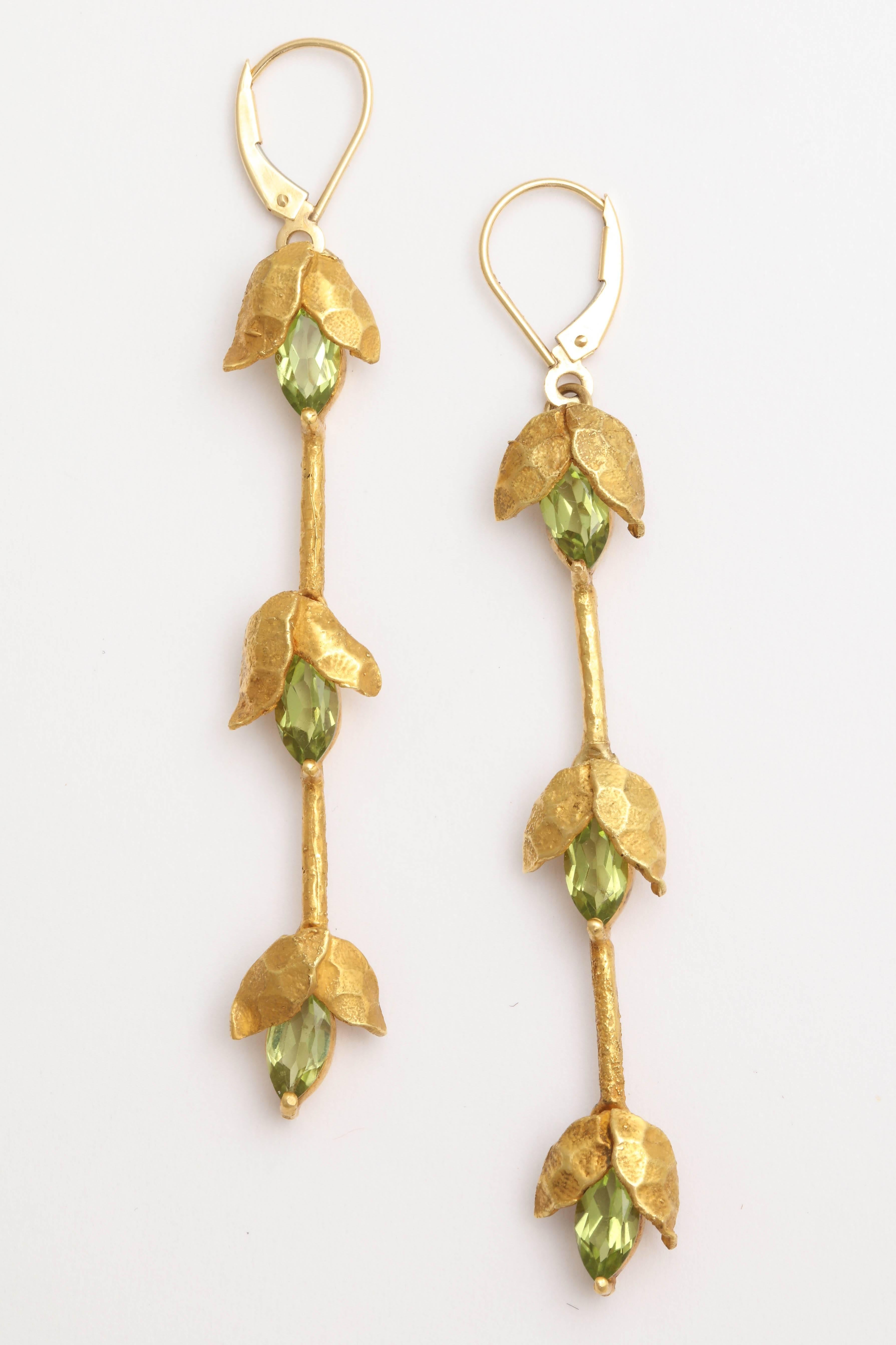 Marquise Cut Classical Peridot Marquise Gold Pendant Earring Set For Sale