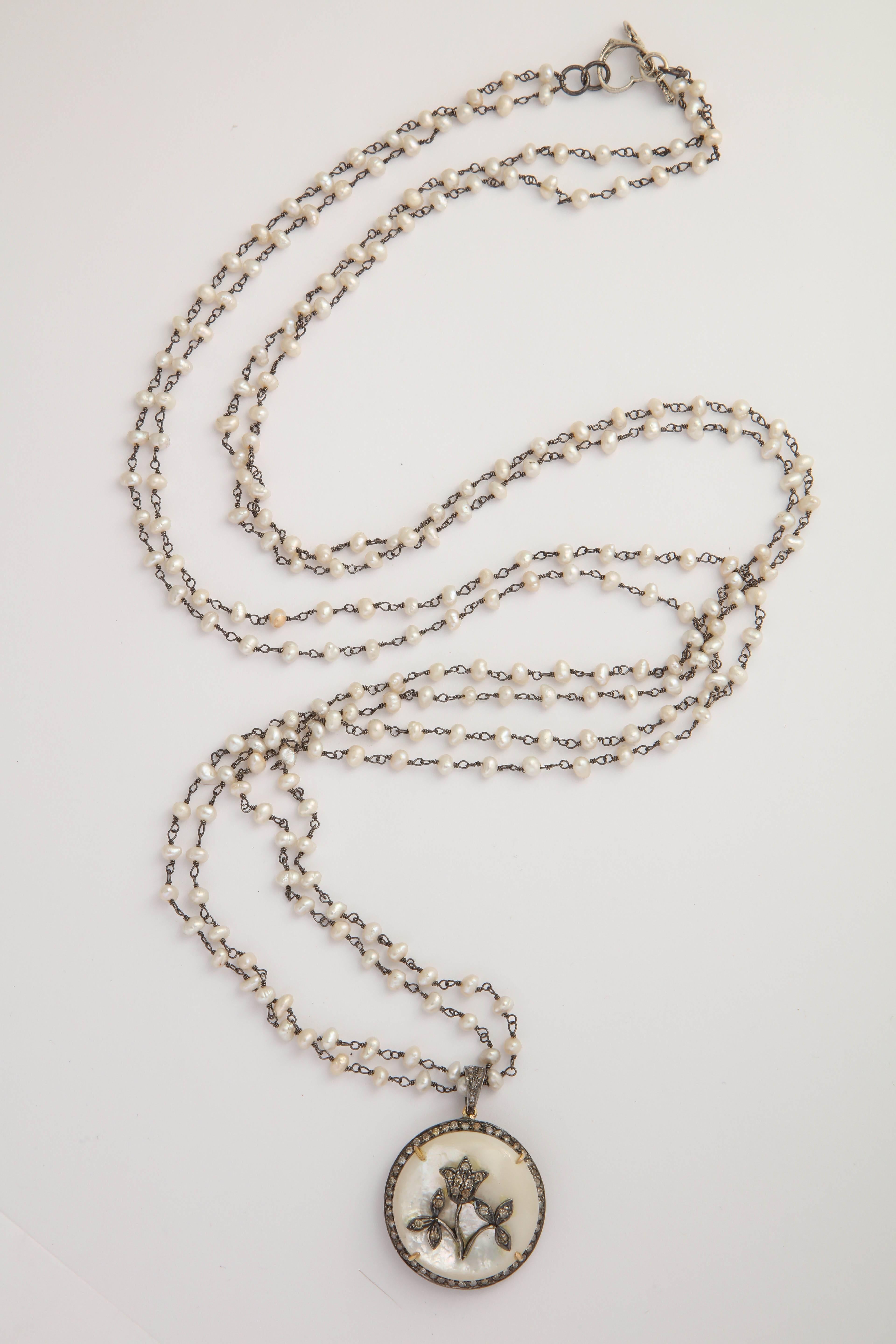 Mother-of-Pearl Silver Diamond Pearl Chain Necklace For Sale 3