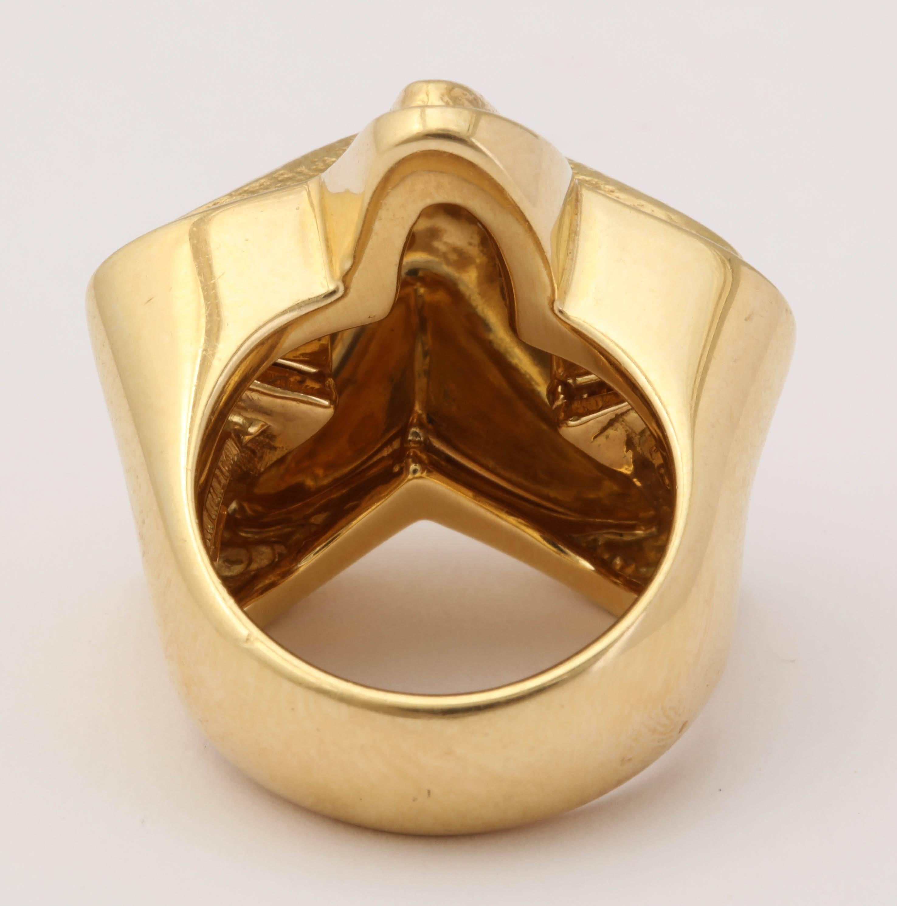 1990s Valentin Magro Figural Starfish Hand-Hammered Large Gold Cocktail Ring 2