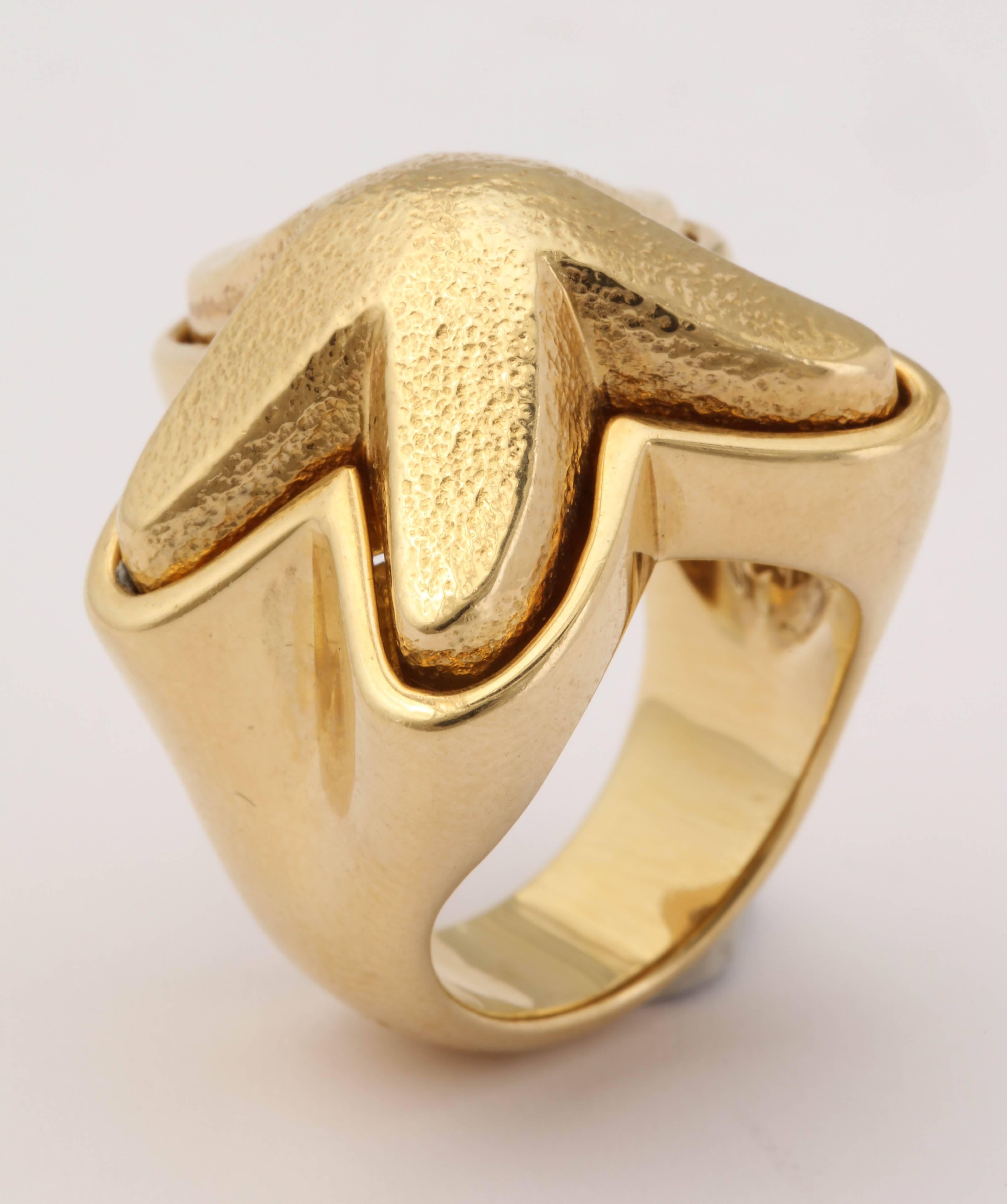 1990s Valentin Magro Figural Starfish Hand-Hammered Large Gold Cocktail Ring 4