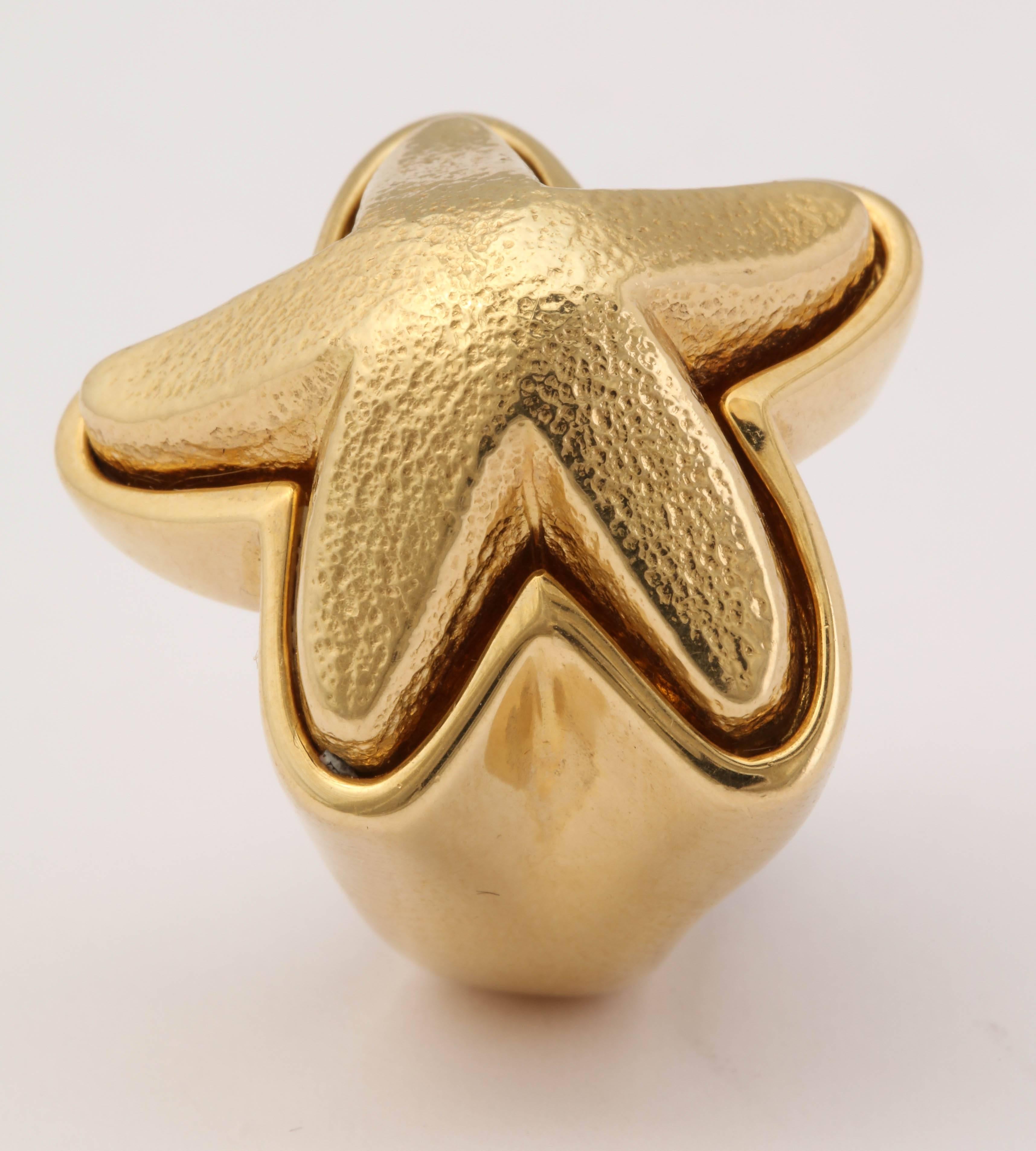 1990s Valentin Magro Figural Starfish Hand-Hammered Large Gold Cocktail Ring 5