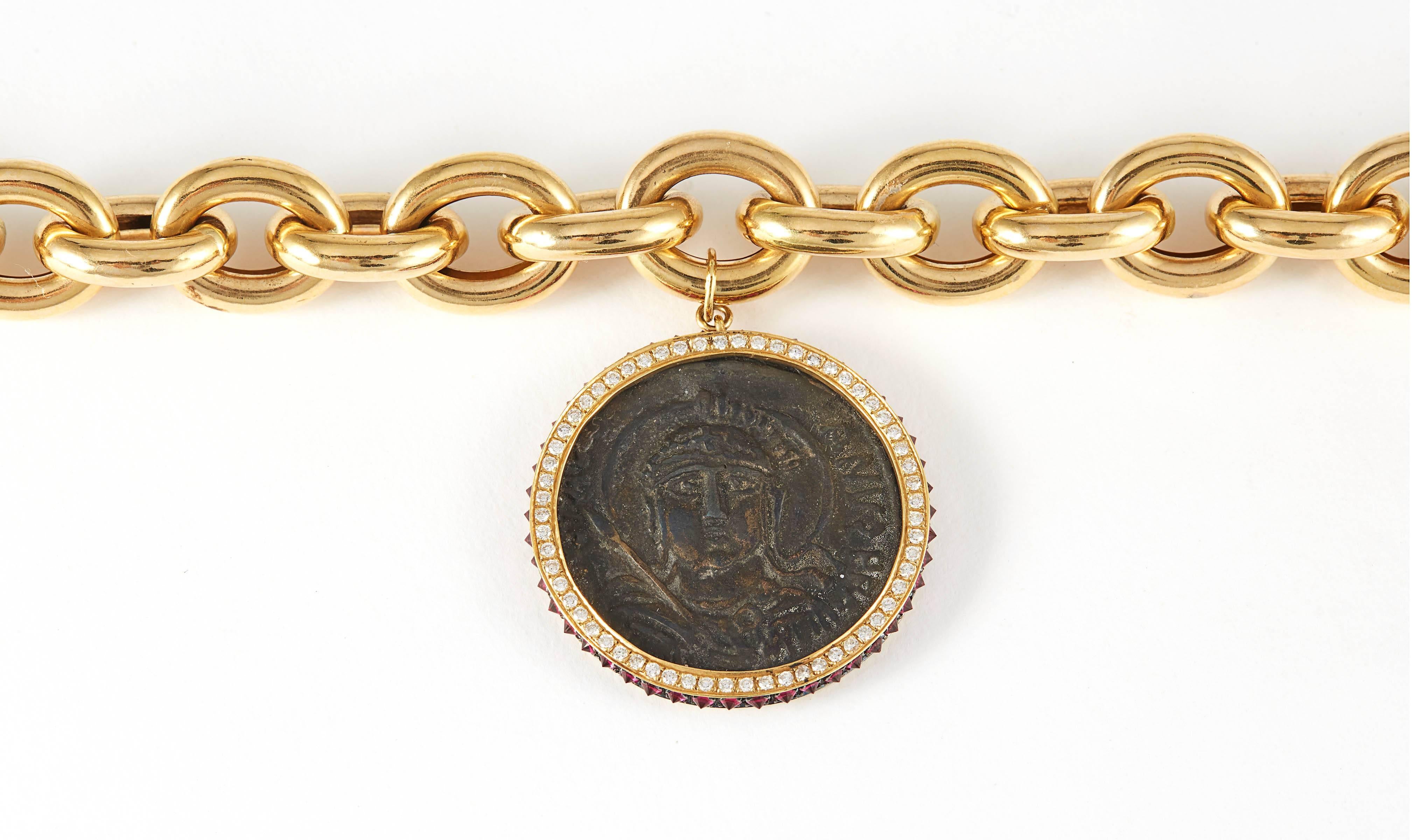 Classical Roman SAM.SAAB Roman Coin and Yellow Gold Necklace For Sale