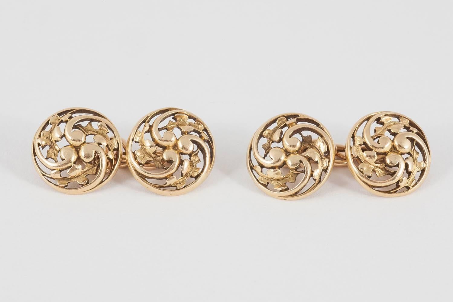 A fine quality pair of 18ct yellow gold cufflinks of openwork pierced form of holly leaves and berries,signed Wiese.Jules Wiese was one of the most prominent Parisian jewellers between 1855-1880,following on by his son.chain connections
c.1900