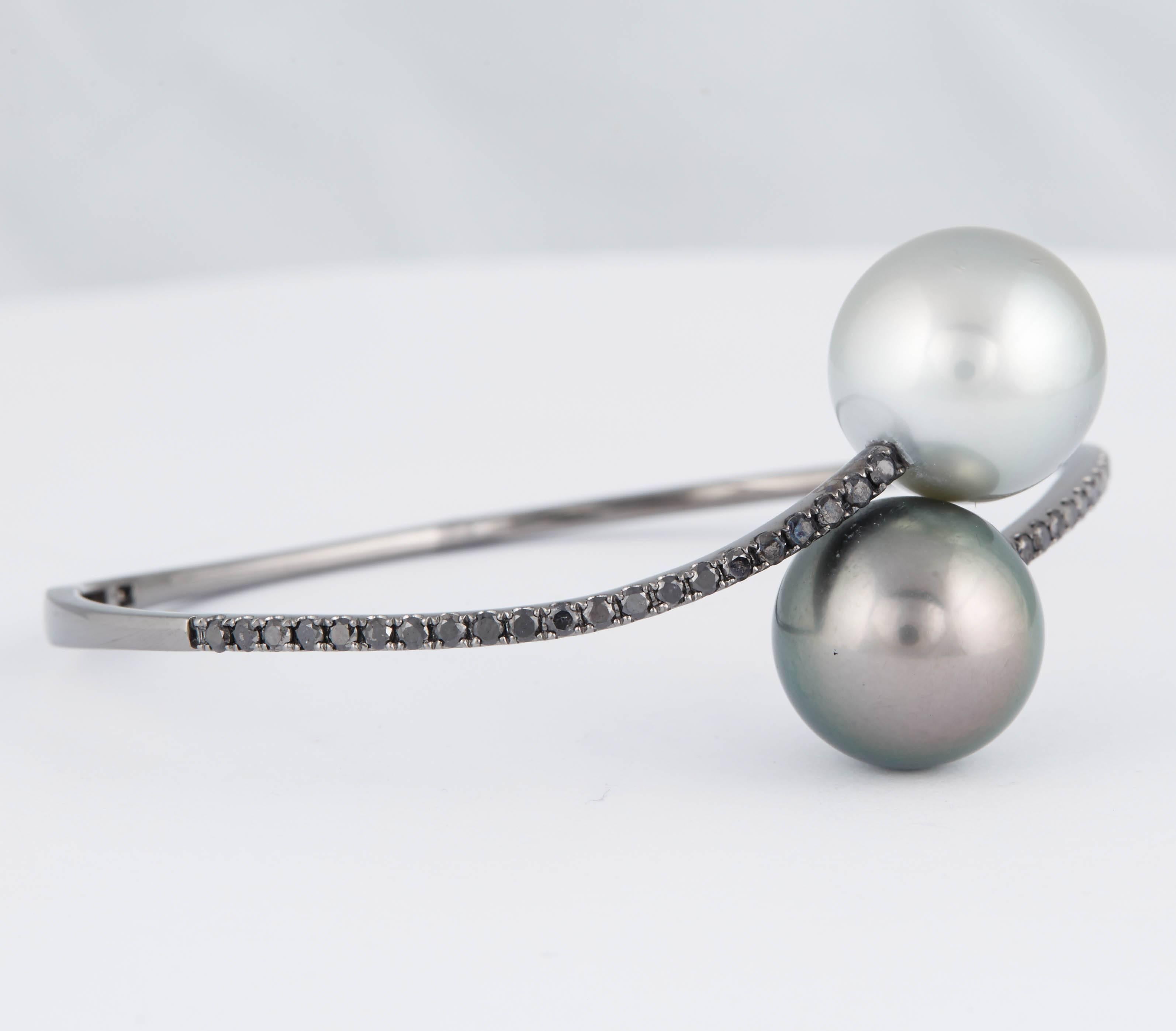 Round Cut Tahitian Pearl Black Diamond Bangle Bracelet 1 Carat 18K White Gold For Sale