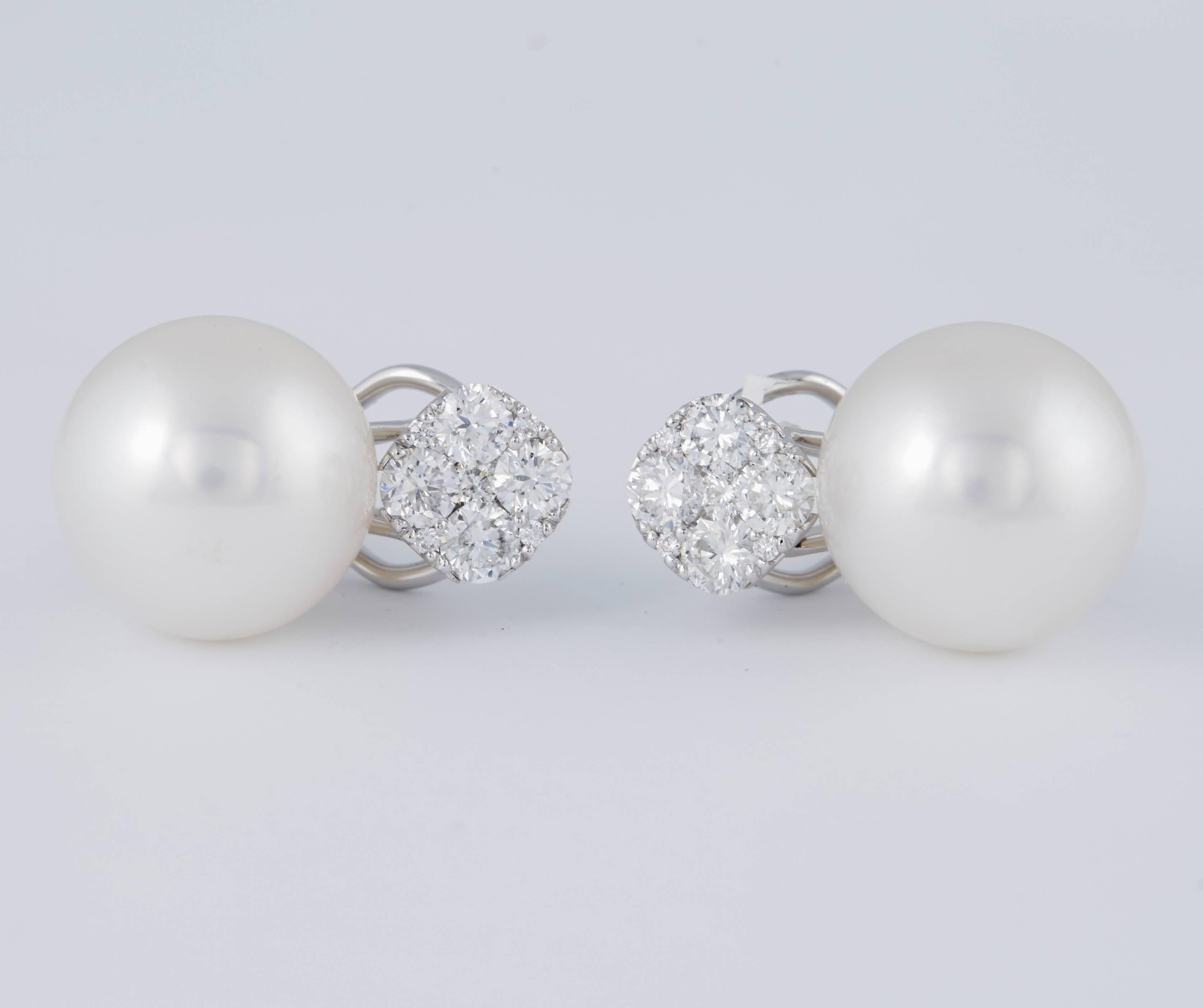 18K White Gold
15 mm South Sea Pearls
Roiund diamonds 1.65 Cts.
The earrings are 1