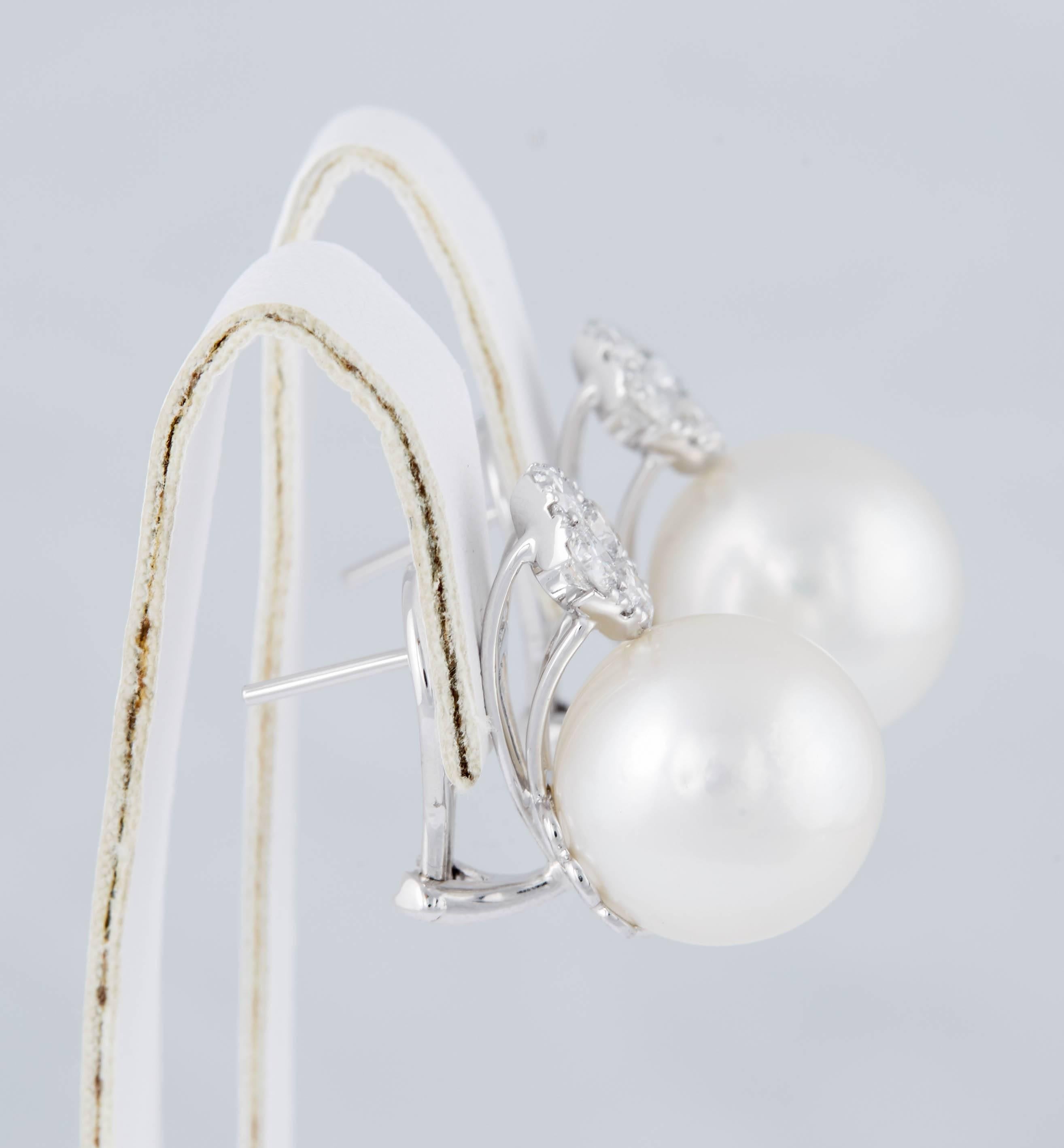 Round Cluster Diamonds and South Sea Pearl Drop Earrings In New Condition For Sale In New York, NY