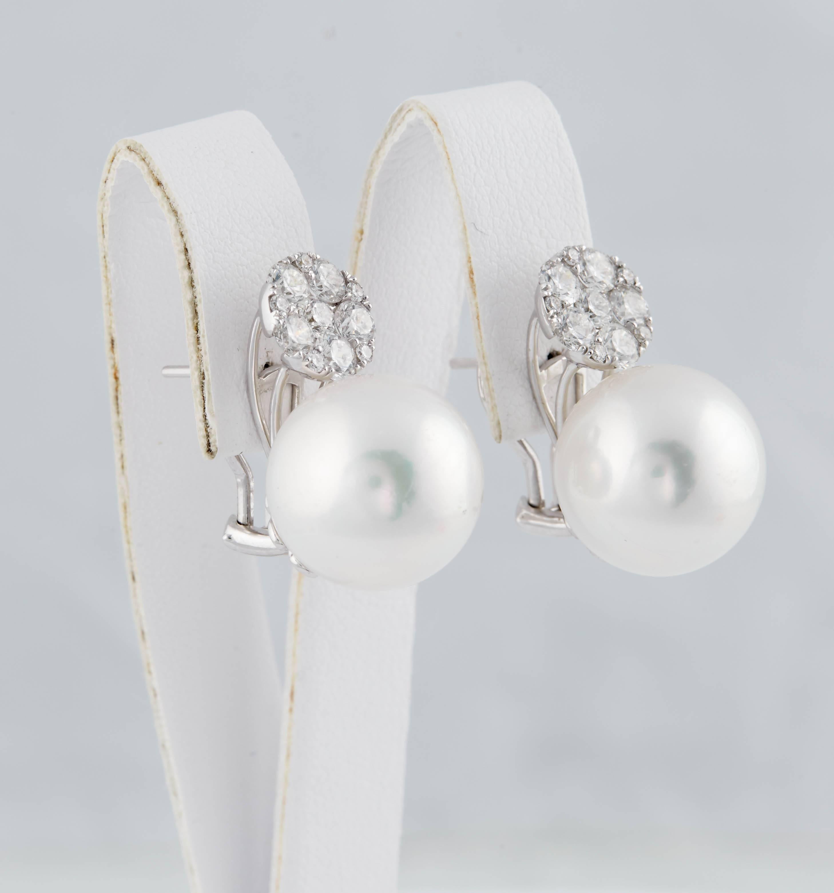 18K Weißgold
Diamanten: 1,90 Karat
15-16 mm Südsee-Perlen

0.37