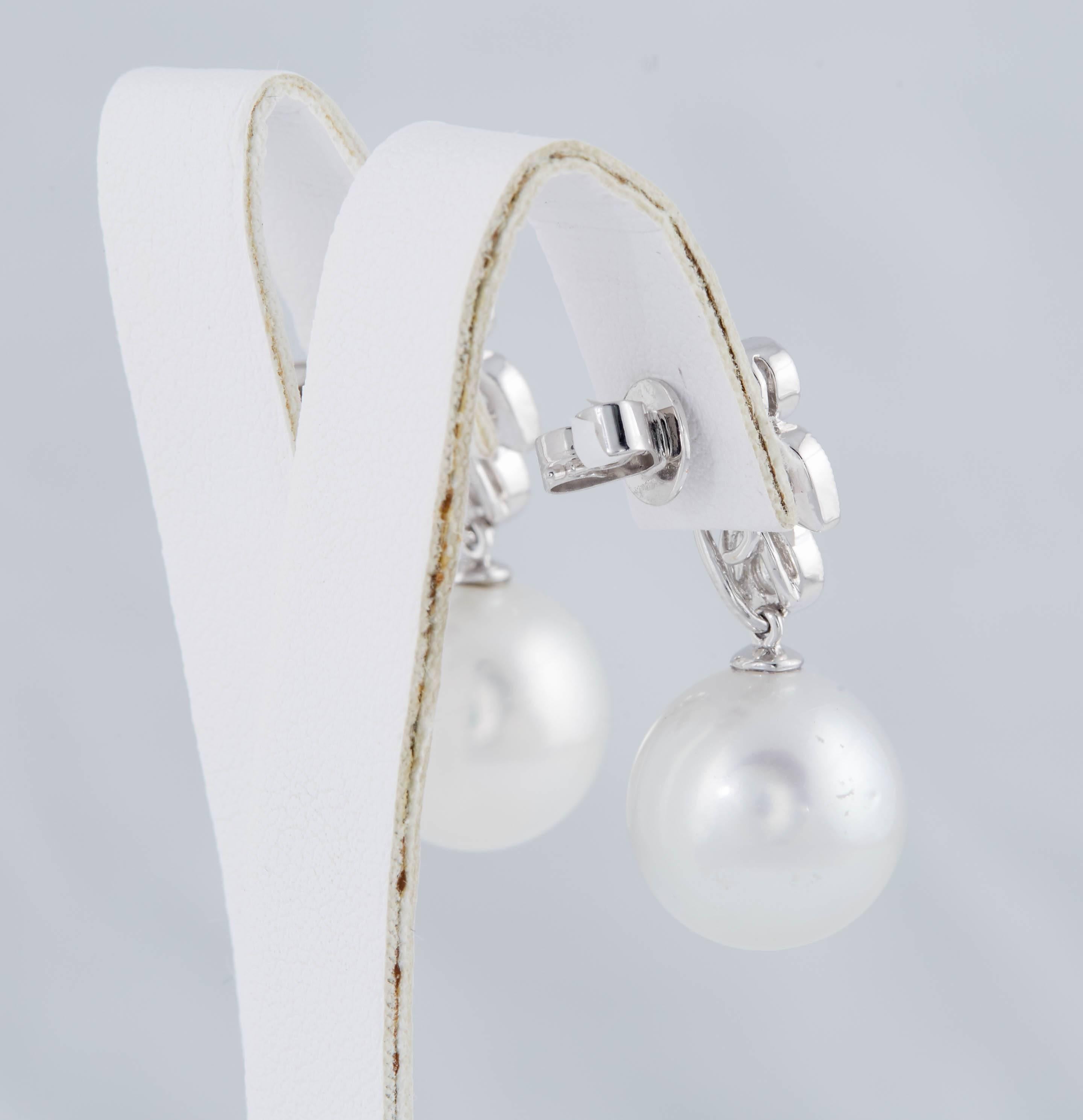 Diamonds and South Sea Pearl Dangling Leaf Earrings In New Condition In New York, NY