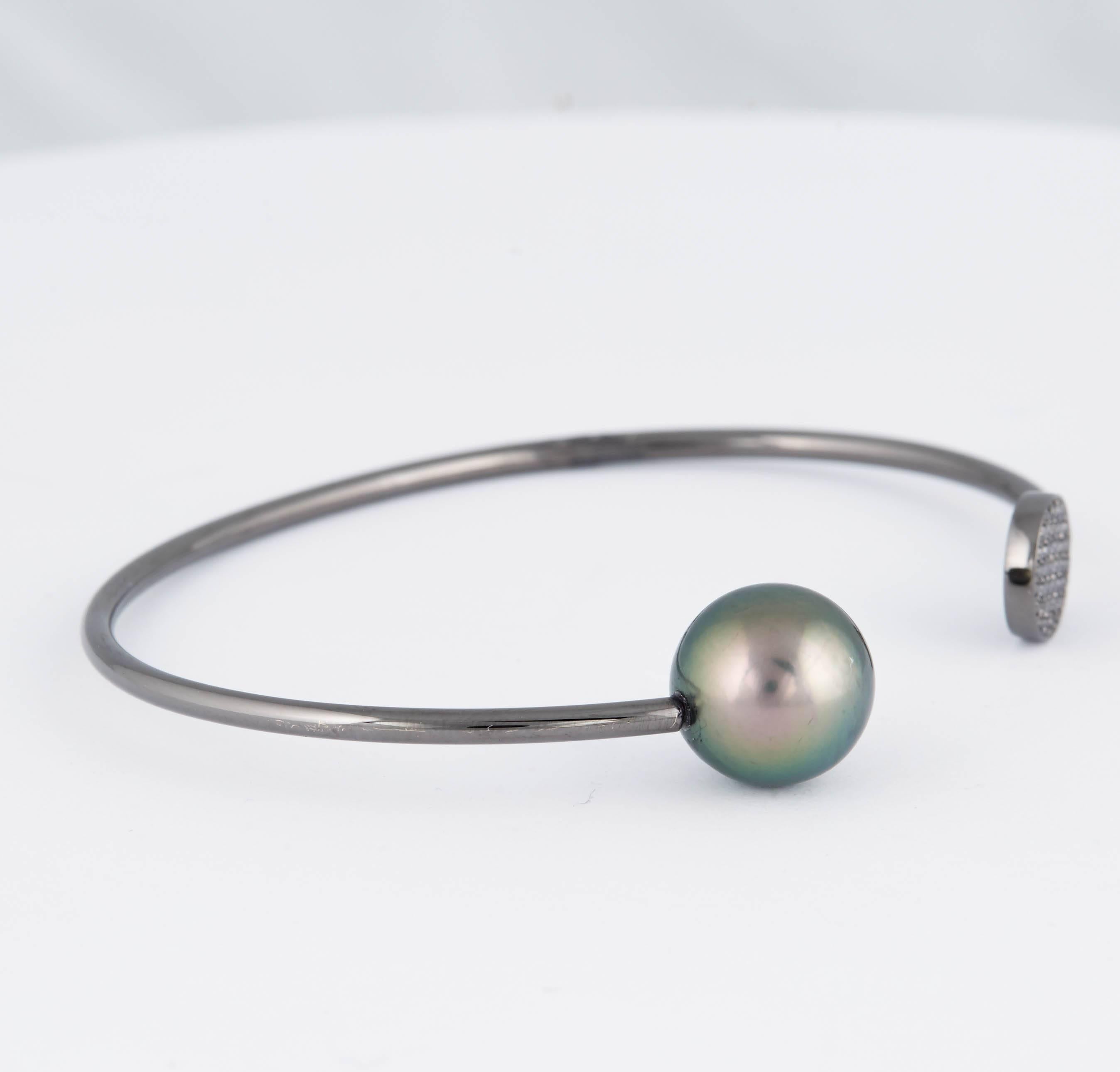 Contemporary Black and White Diamond Tahitian Pearl Bangle 0.14 Carats 18K White Gold 11-12MM For Sale