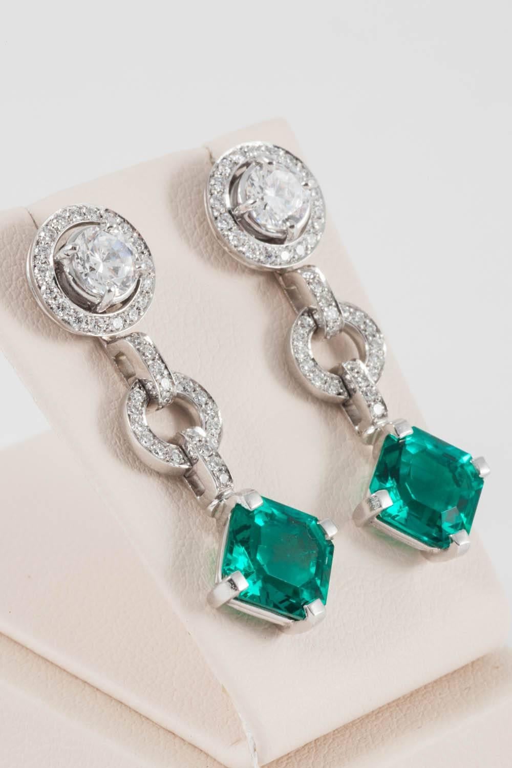 These beautiful earrings are able to be worn in three different ways.
The earrings can be worn as a whole:
or as single pair of diamond studs
or as single pair of diamond studs with the halo for amore dressy occasion.
Thus, giving possibly the most