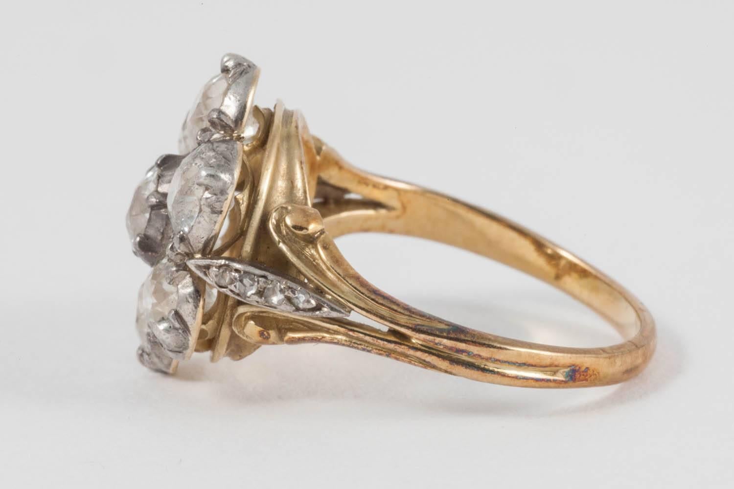 Antique Victorian Diamond Cluster Ring   In Excellent Condition For Sale In London, London