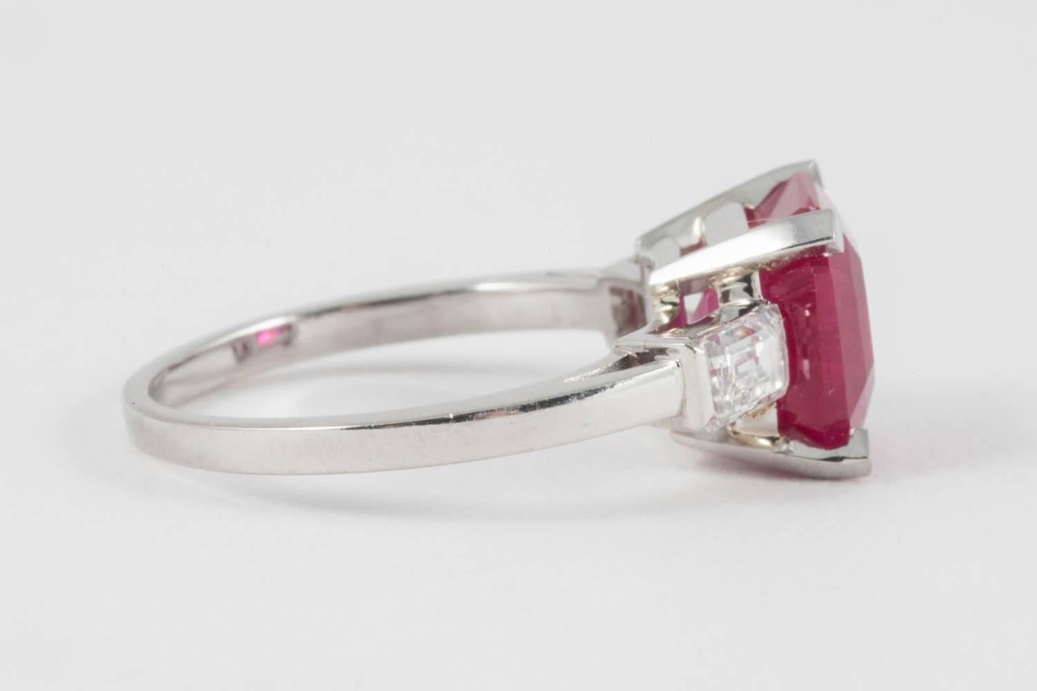 Retirement Sale Art Deco Platinum and Diamond Mount Set with Ethical Ruby In Excellent Condition In London, London