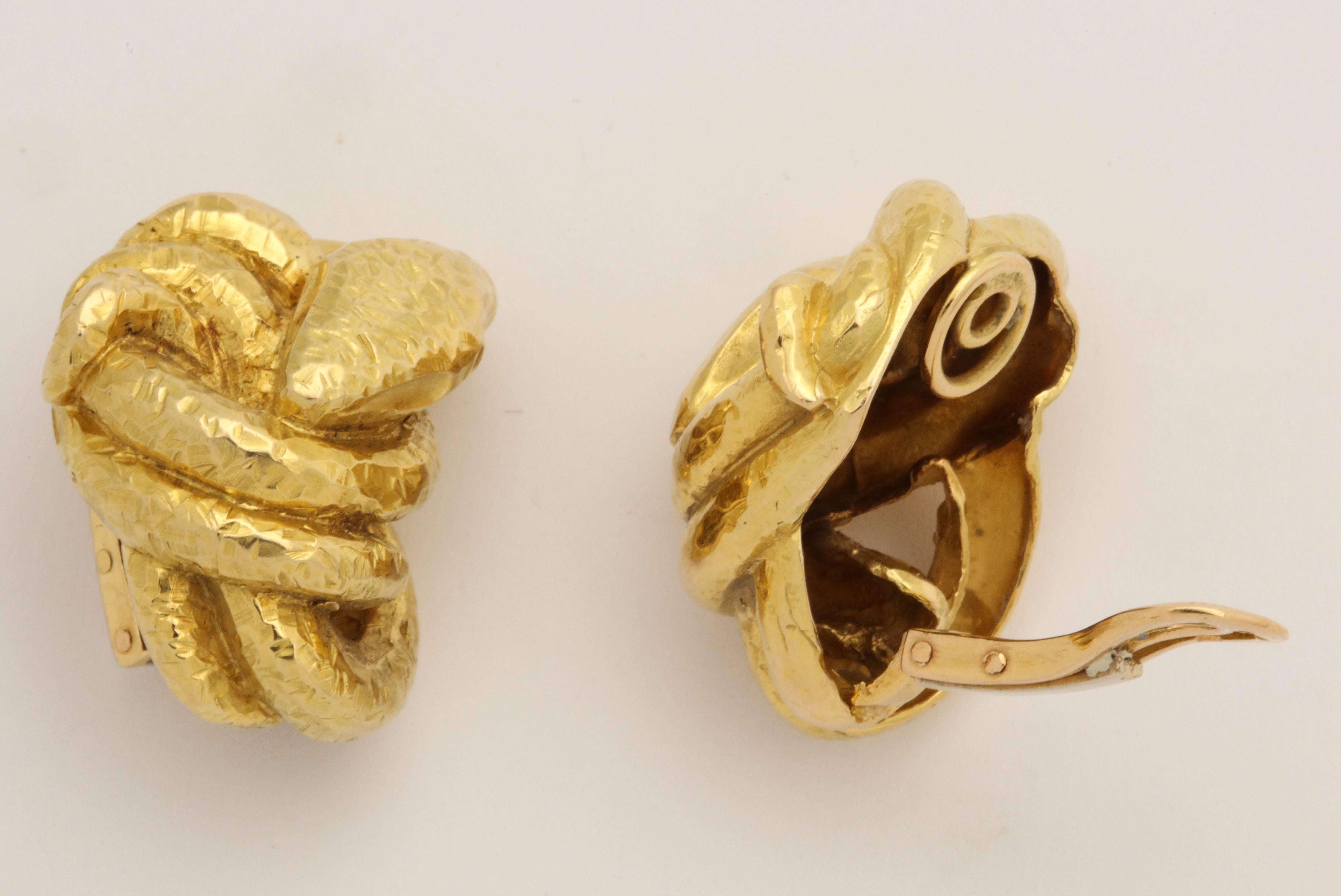 1970s French Figural Coiled Serpent Hand-Hammered Gold Clip on Earrings In Excellent Condition In New York, NY