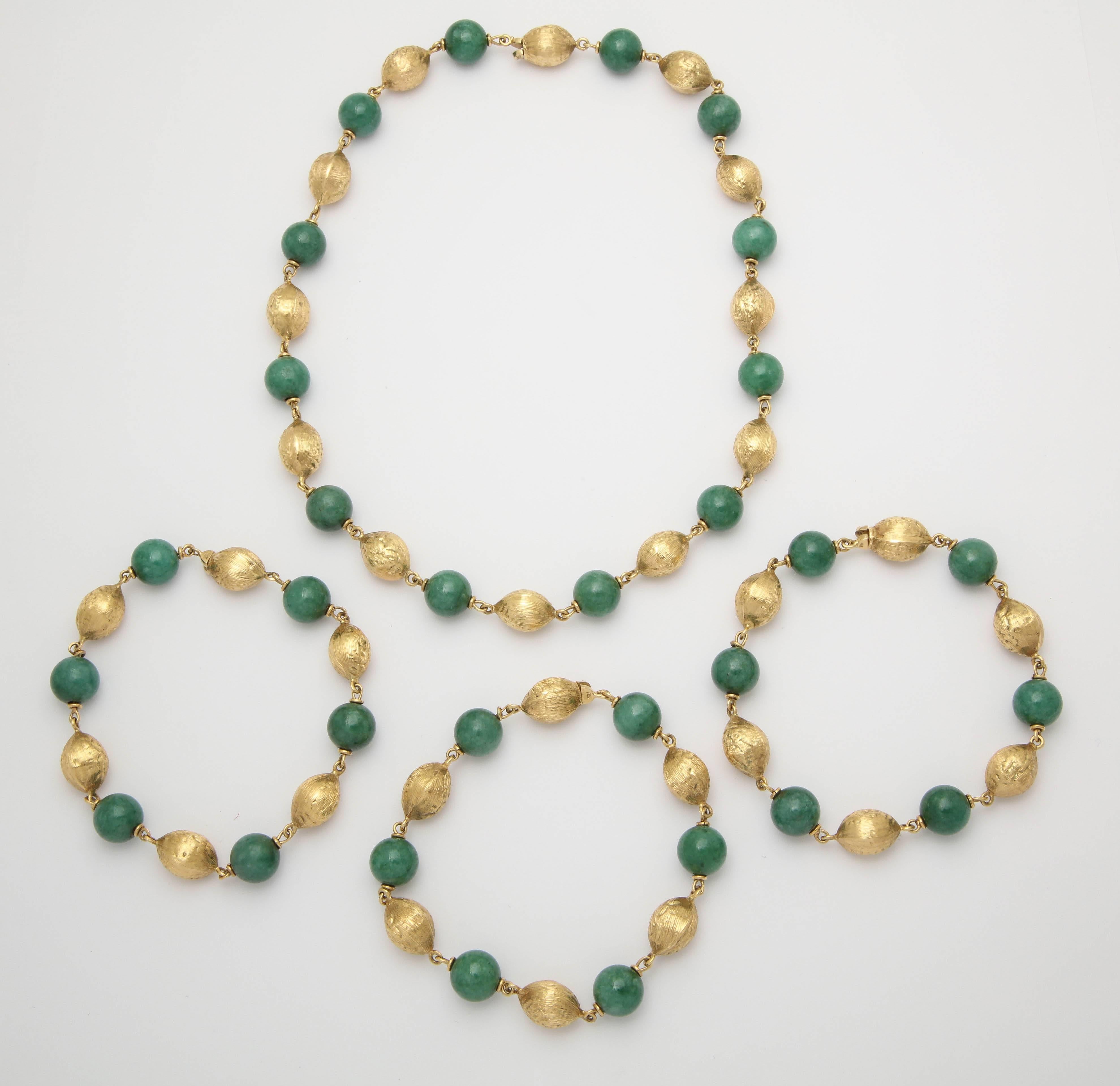 1950s Convertible Long Chain and Bracelet Jade and Gold Combination For Sale 2